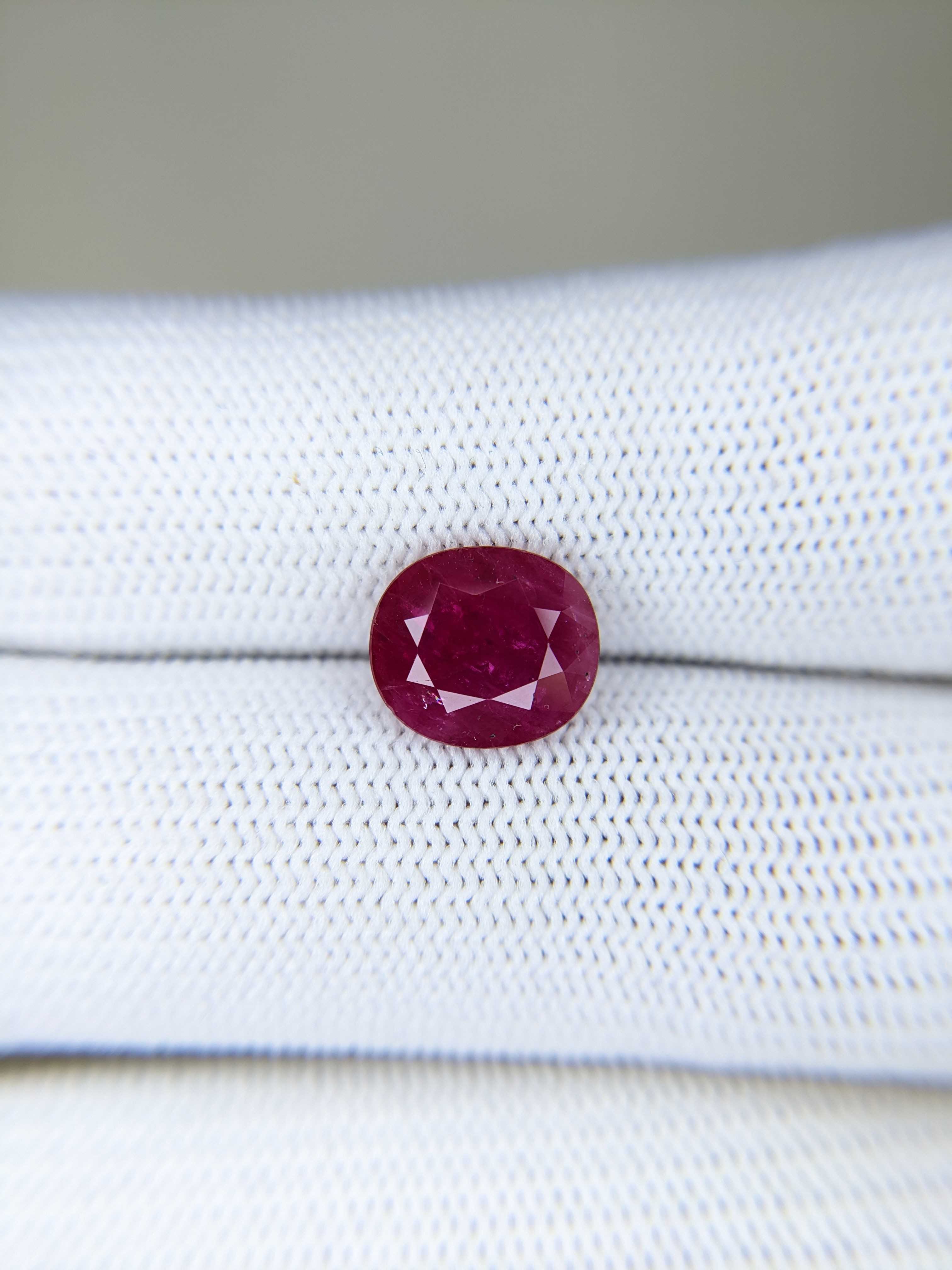 Ruby Oval: 3.17ct
