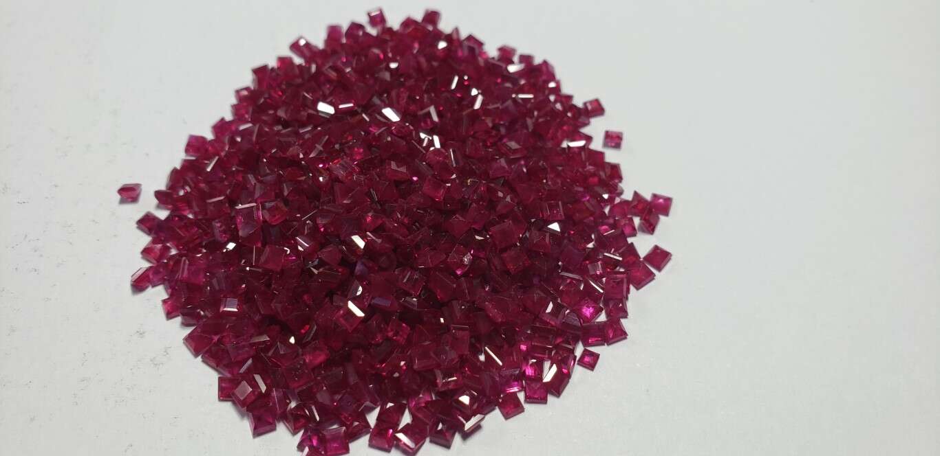 Ruby Square: 2.5mm - 3mm
