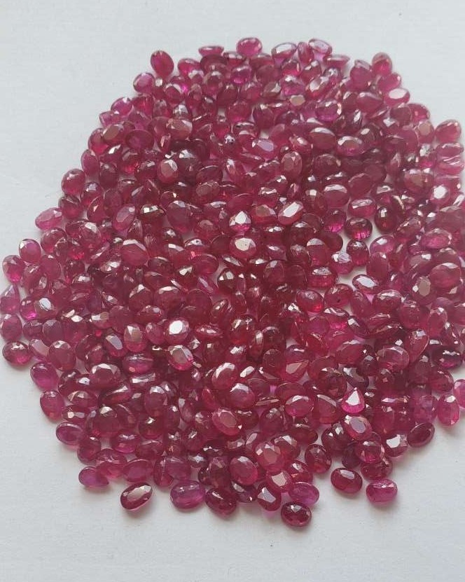 Ruby-Oval: 4mm x 3mm