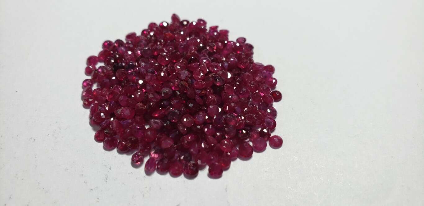 Ruby Round: 2.5mm - 3mm
