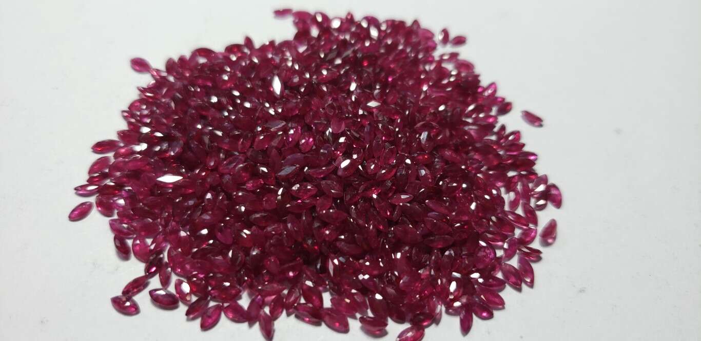 Ruby Marquise: 4mm x 2mm