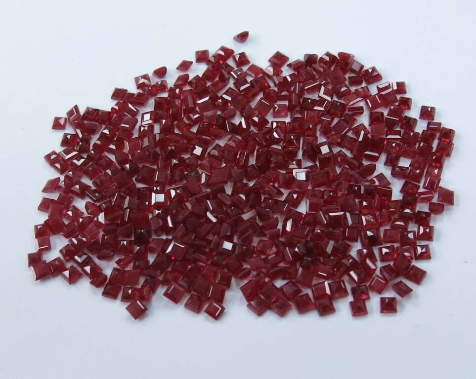 Ruby Square: 3mm - 4mm