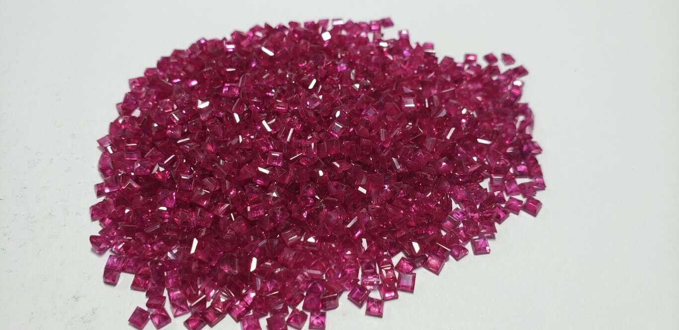Ruby Square: 2.5mm - 3mm