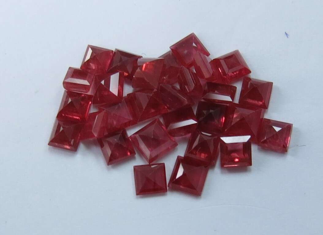 Ruby Square: 3.5mm - 4mm