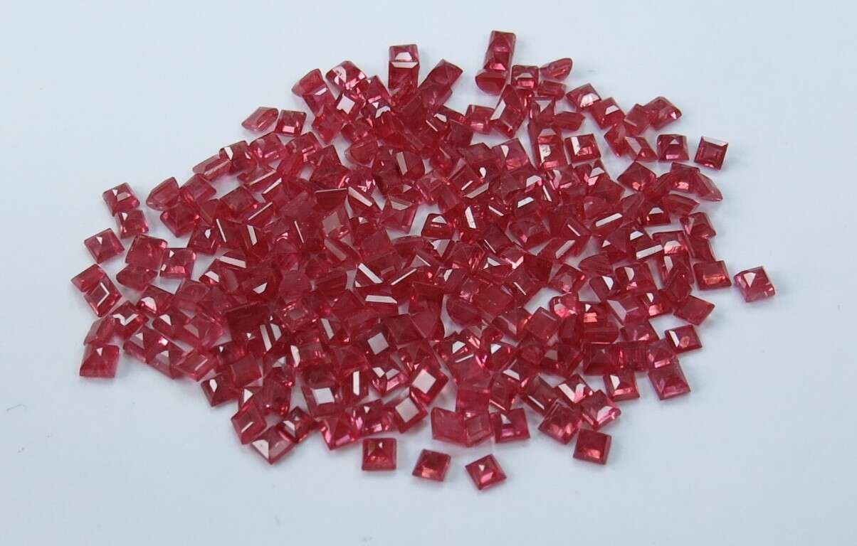 Ruby Square: 3mm - 3.5mm