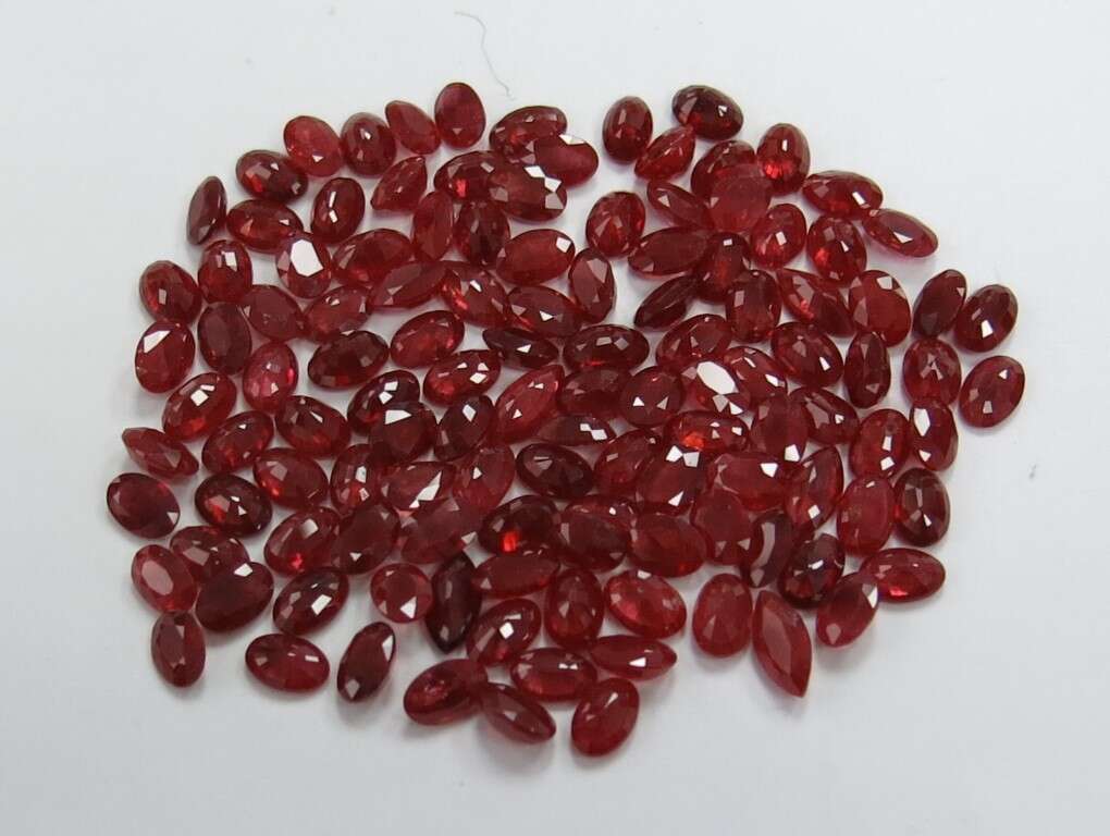 Ruby-Oval: 6mm x 4mm