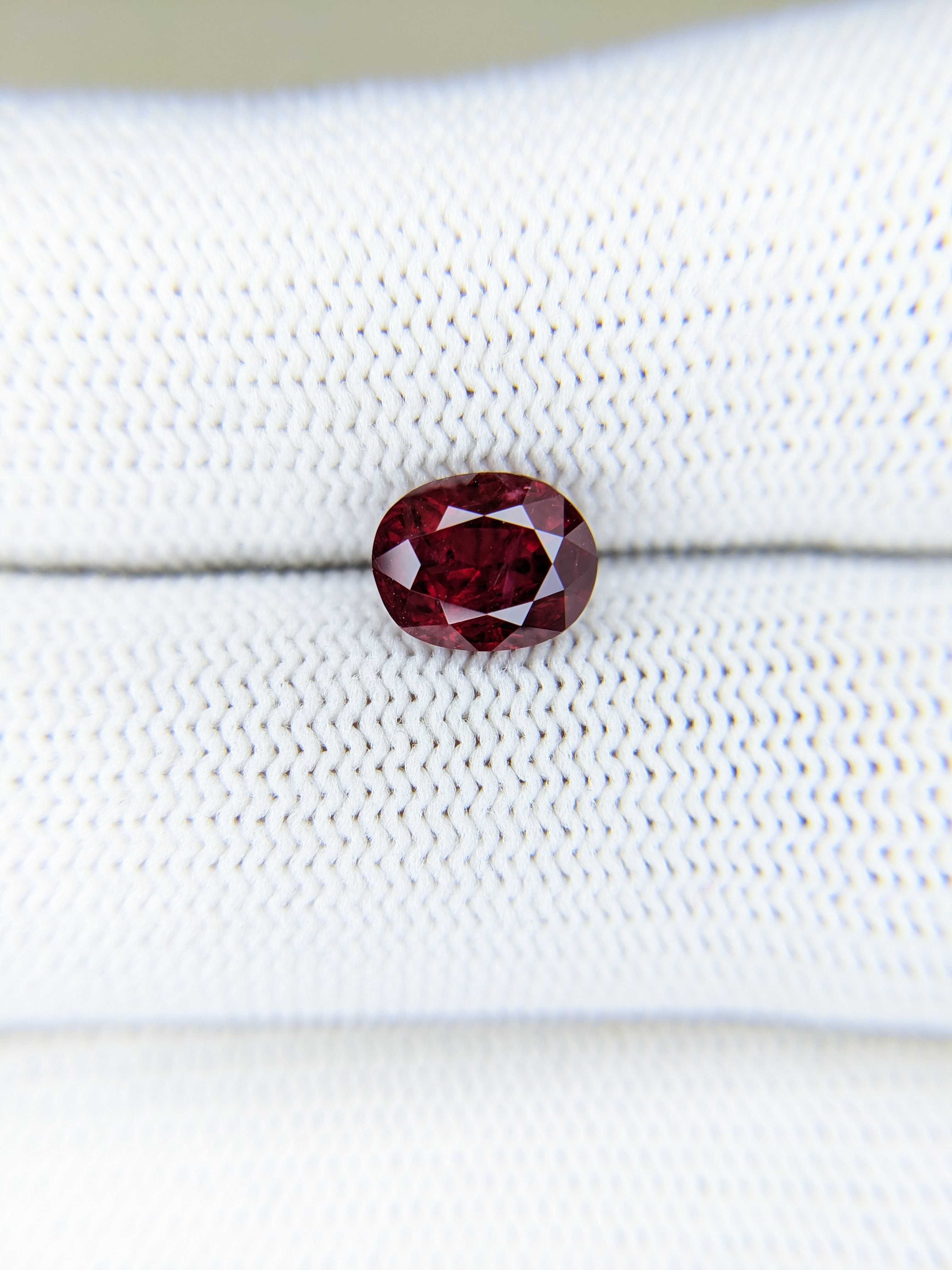 Ruby Oval: 1.94ct