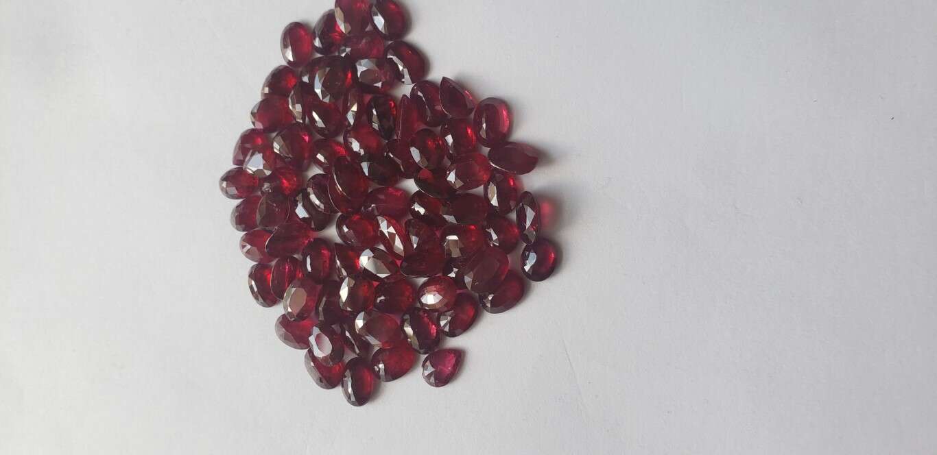 Ruby-Oval: 7mm x 5mm