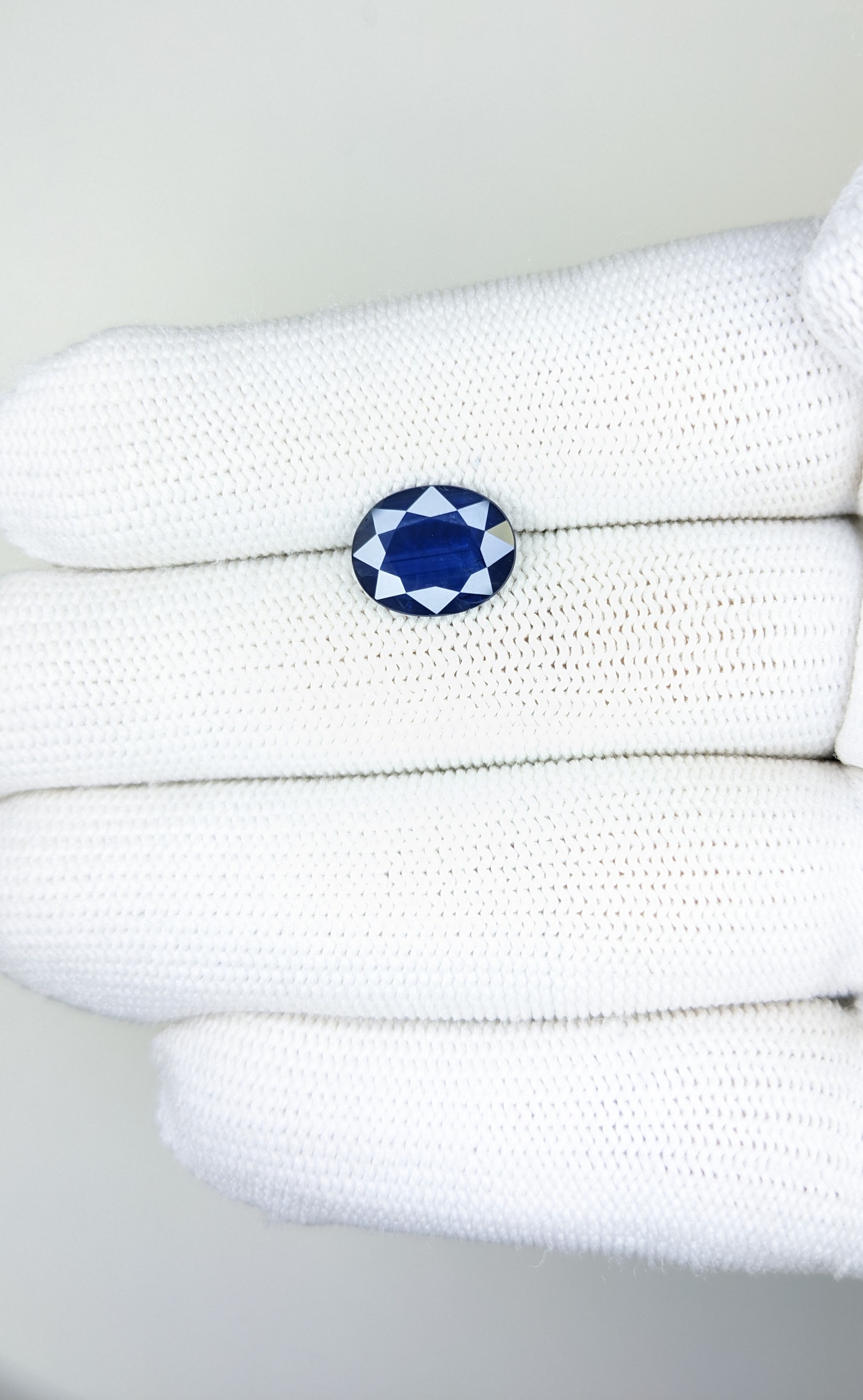 Sapphire Oval: 3.15ct