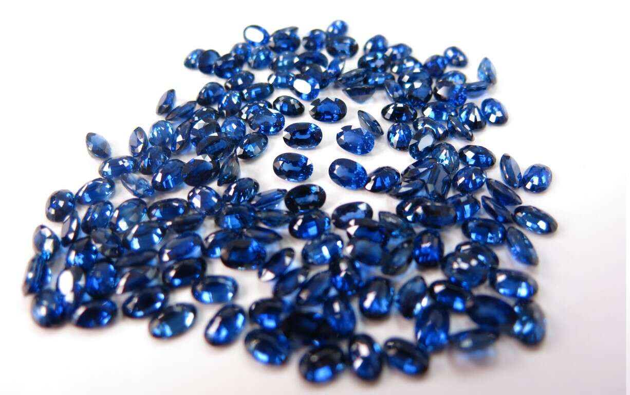 Blue Sapphire-Oval: 6mm x 4mm