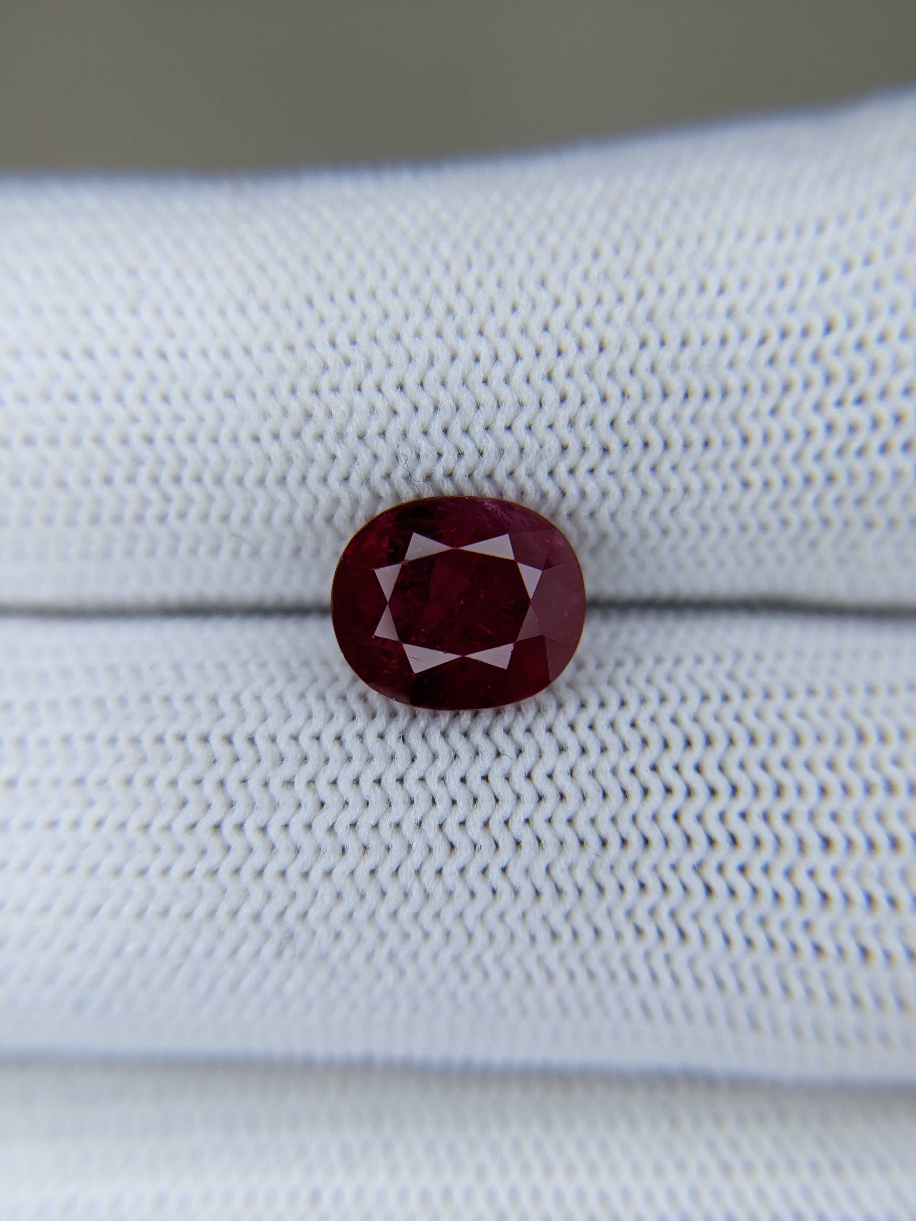 Ruby Oval: 3.05ct