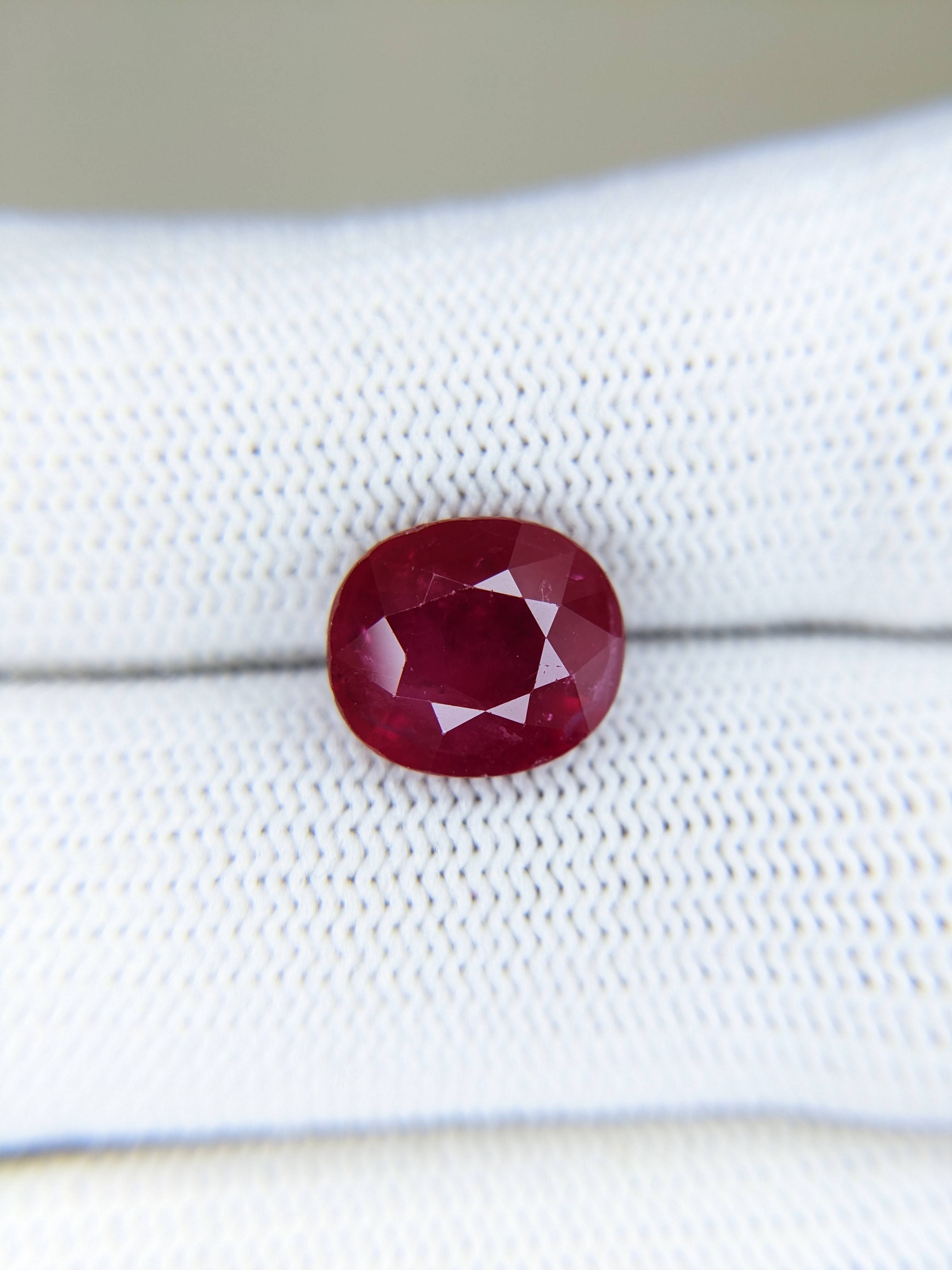 RUBY Cushion: 5.15ct