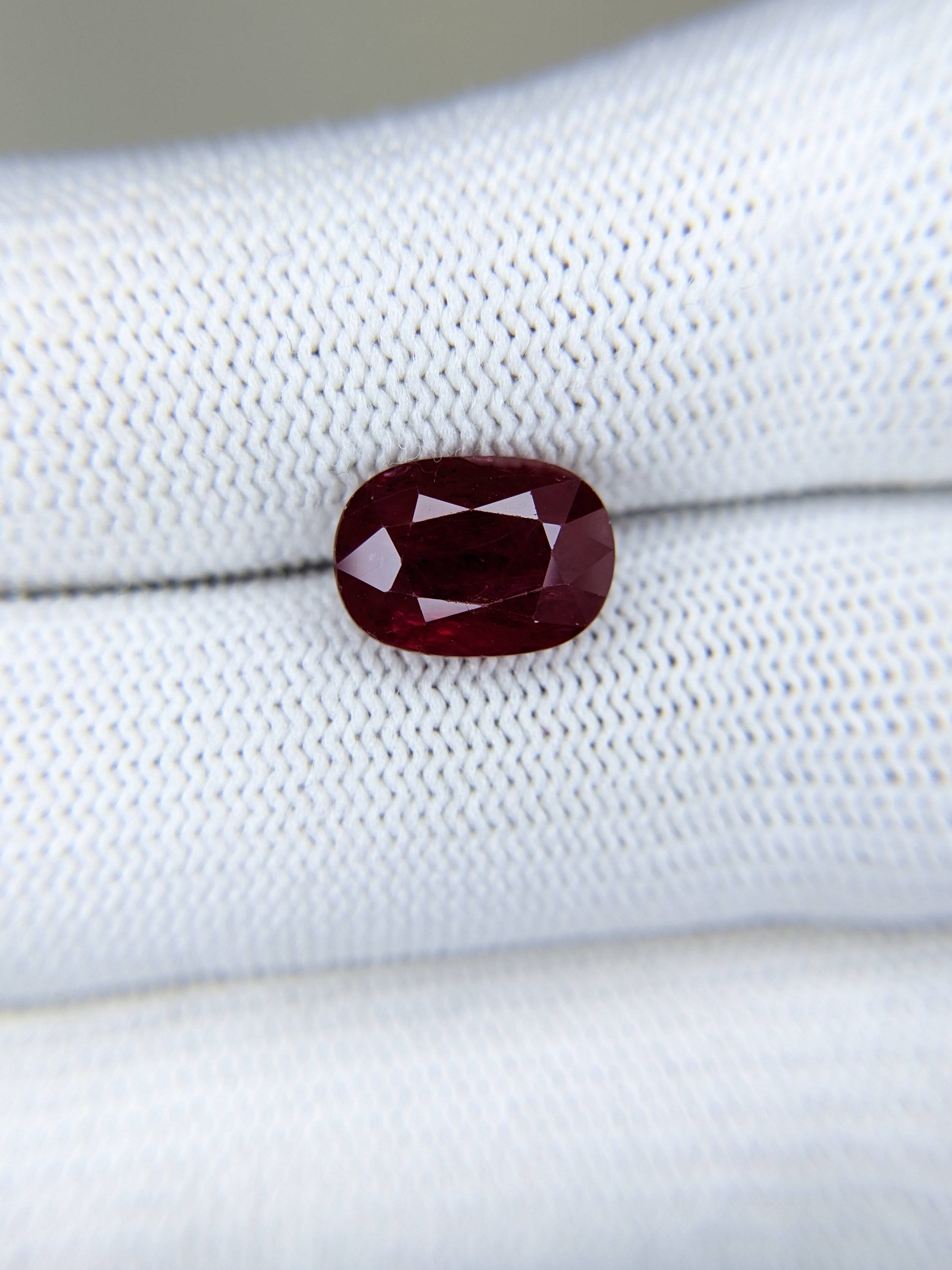 RUBY Cushion: 4.03ct