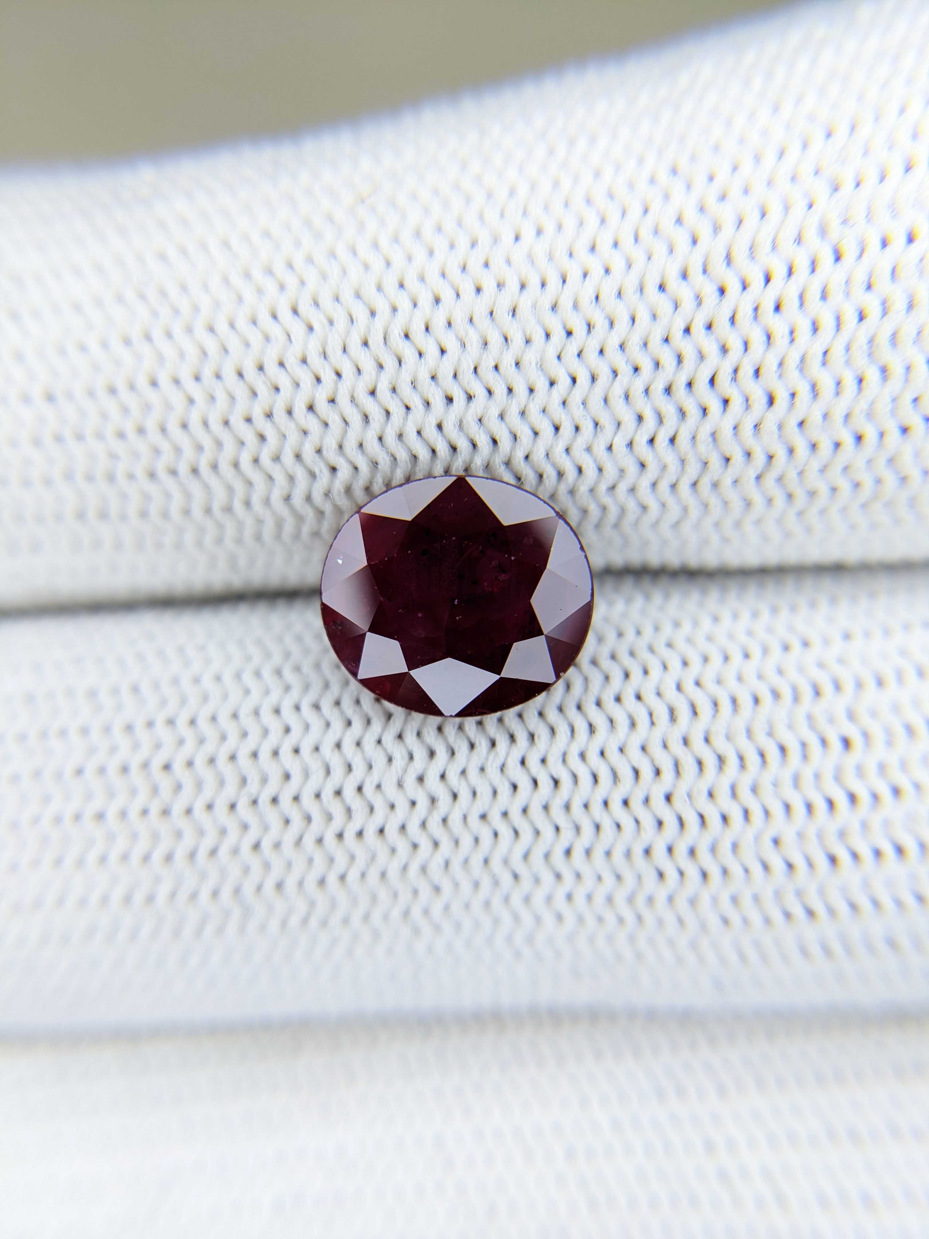 Ruby Oval: 3.34ct