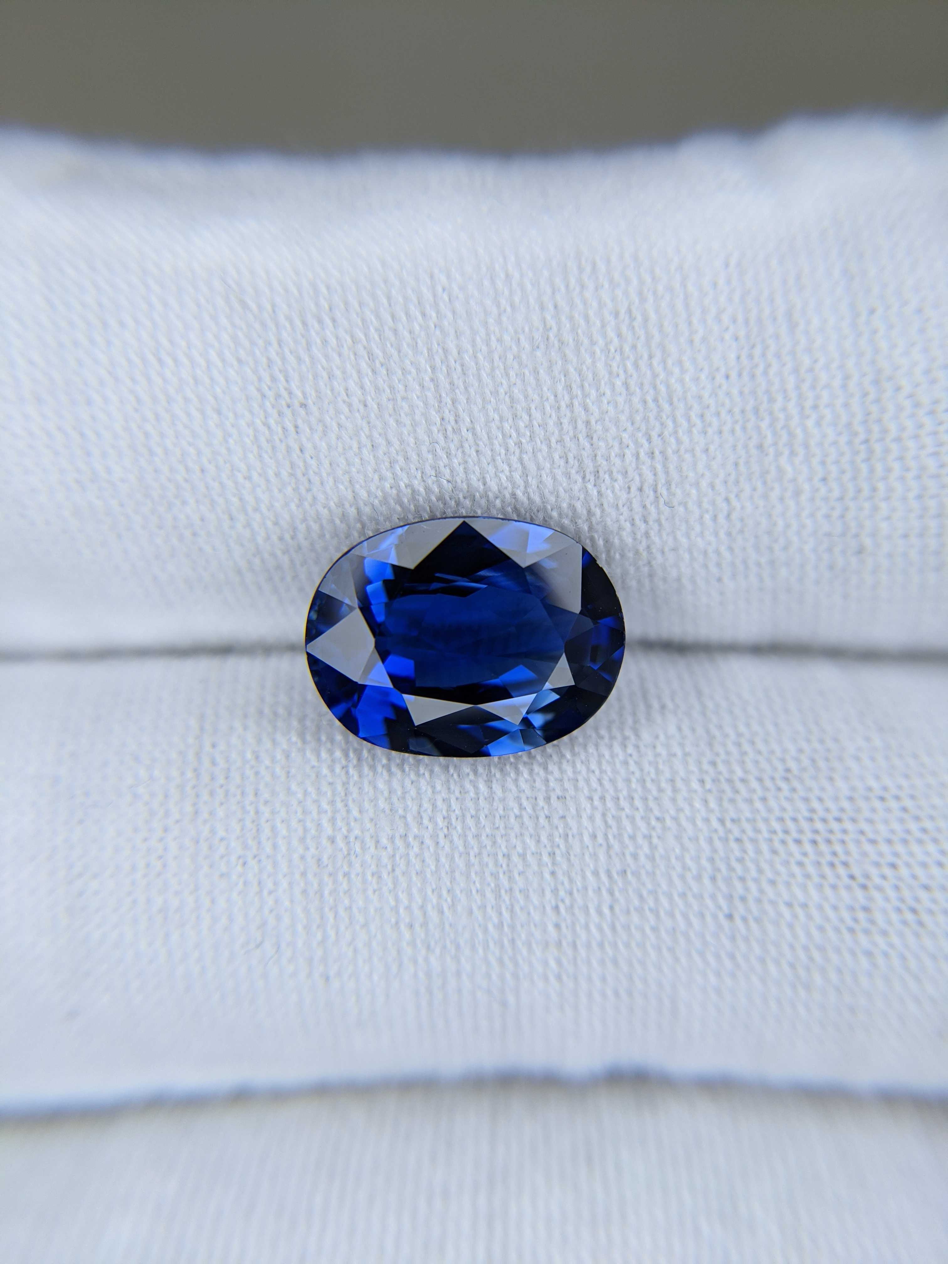 Blue Sapphire Oval: 5.87ct