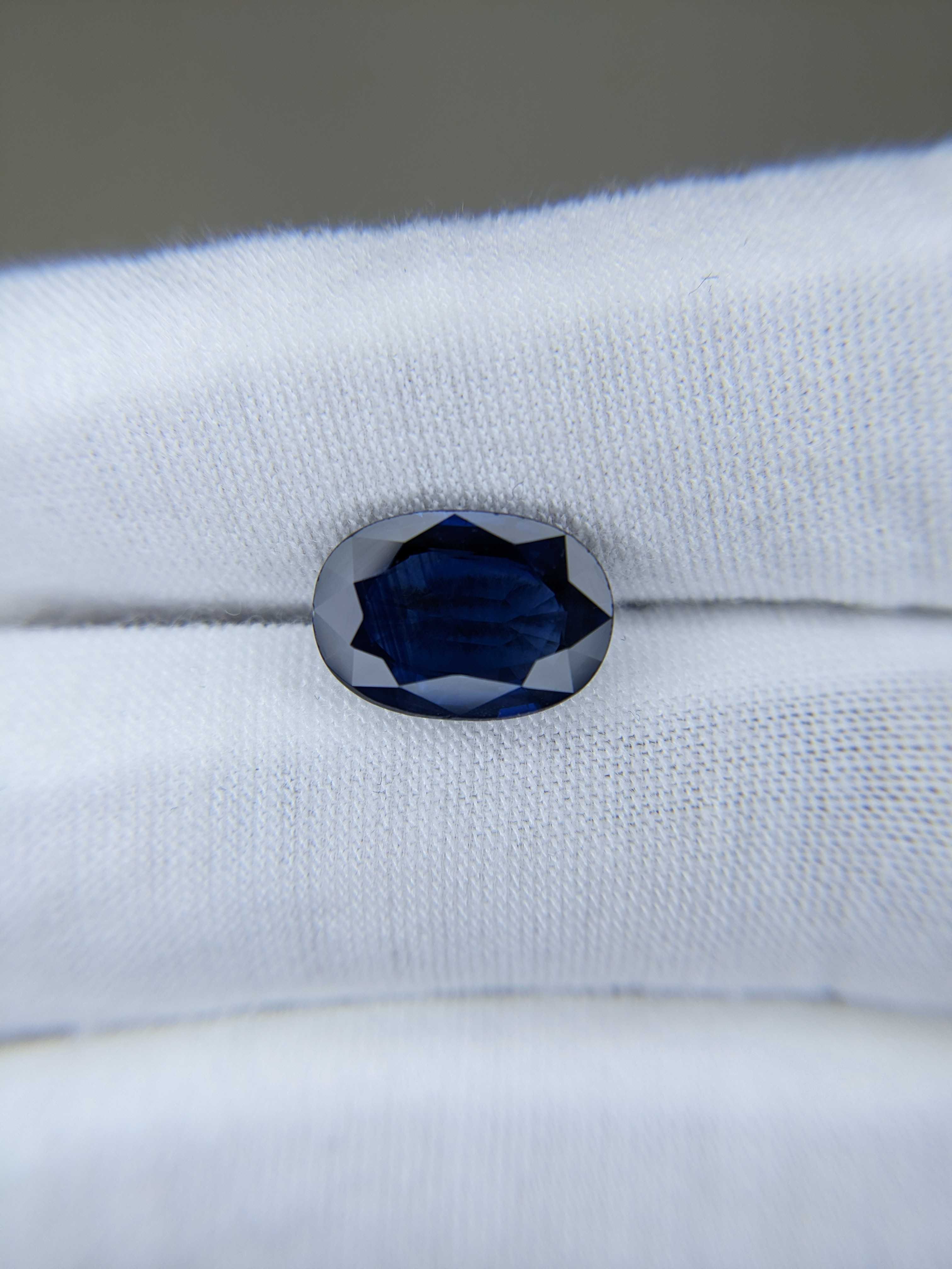 Blue Sapphire Oval: 4.92ct