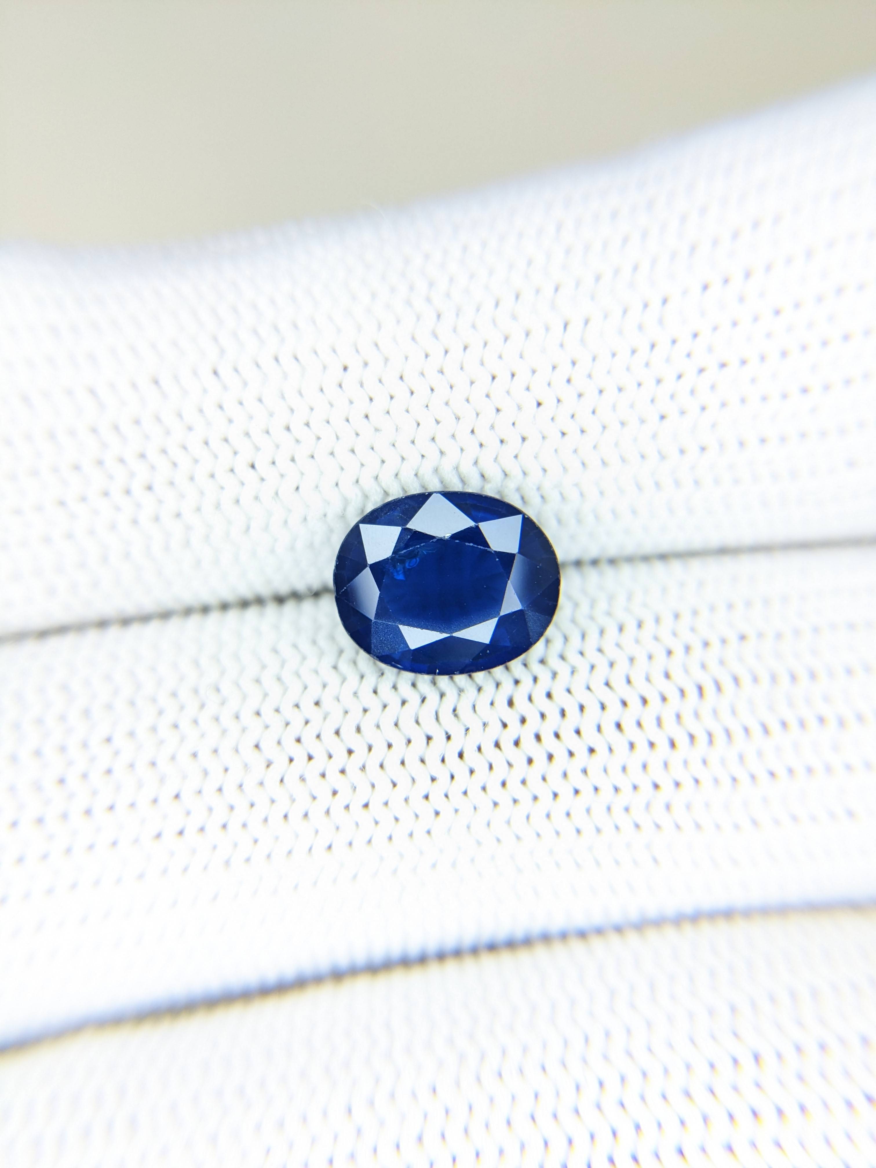 Sapphire Oval: 3.42ct