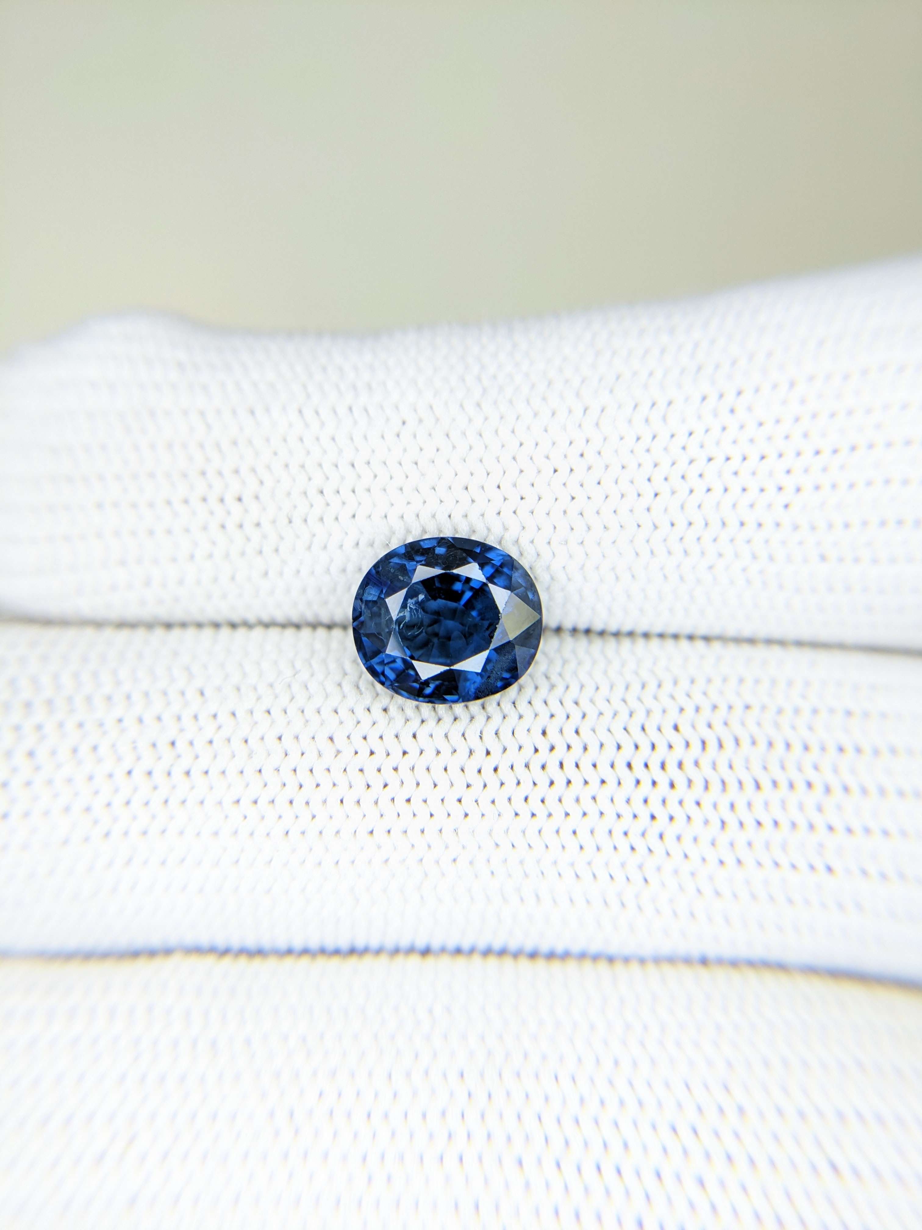 Sapphire Oval: 3.93ct