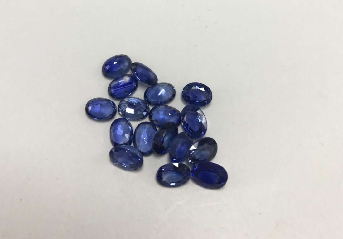 Blue Sapphire Pear: 7mm x 5mm
