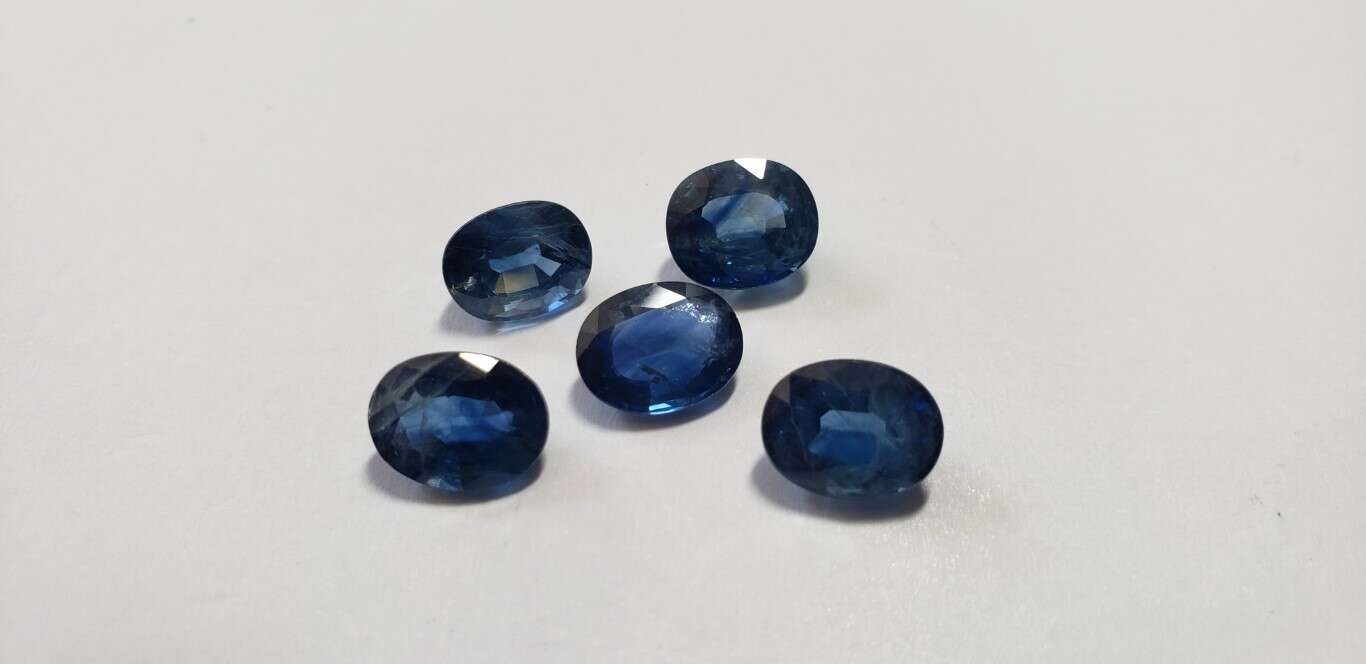 Blue Sapphire-Oval: 9mm x 7mm
