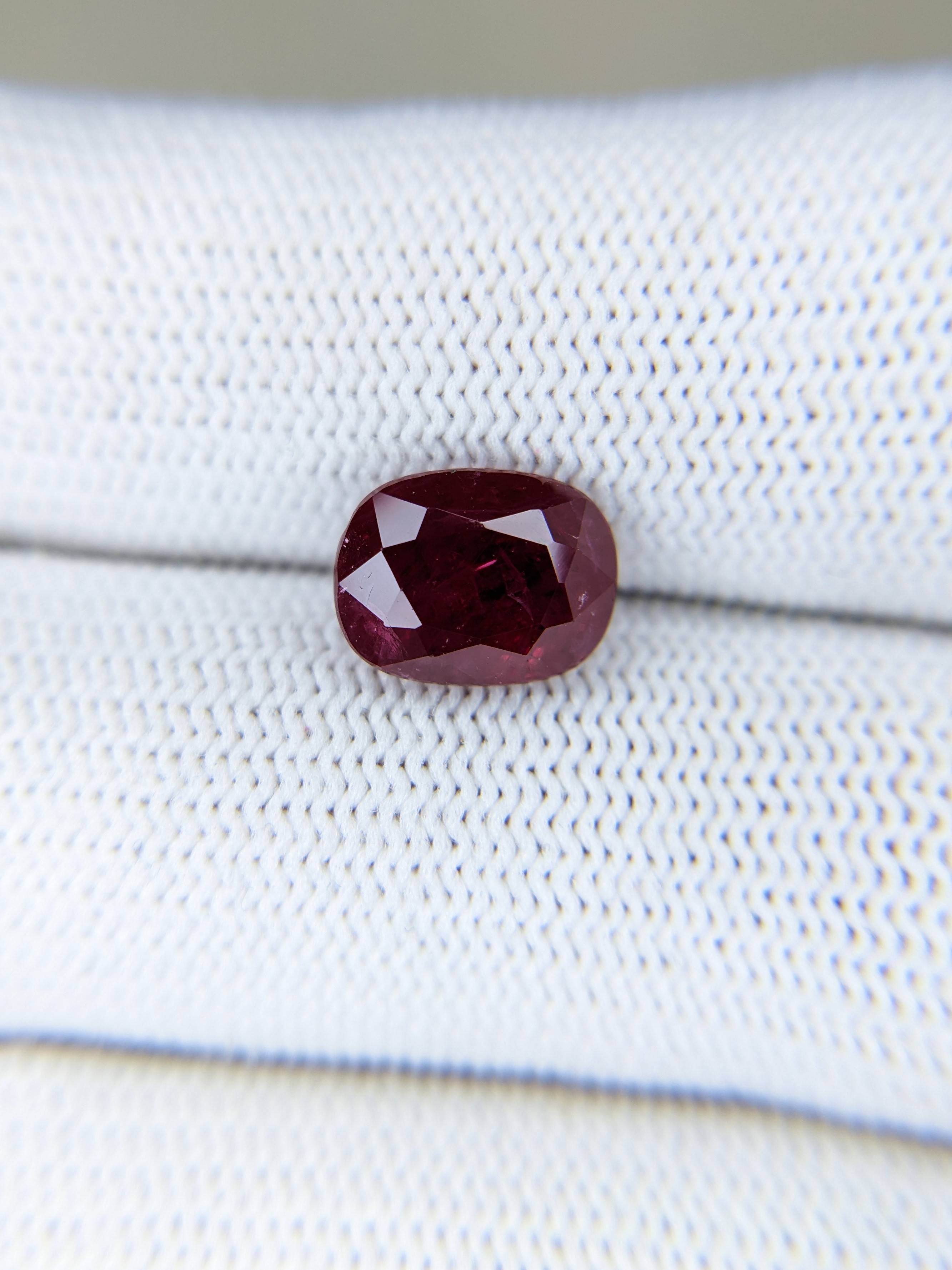 Ruby Oval: 3.56ct