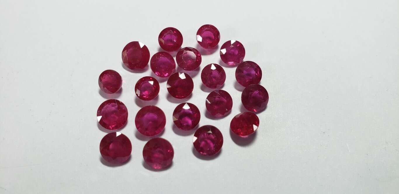 Ruby Round: 5.5mm - 6.5mm