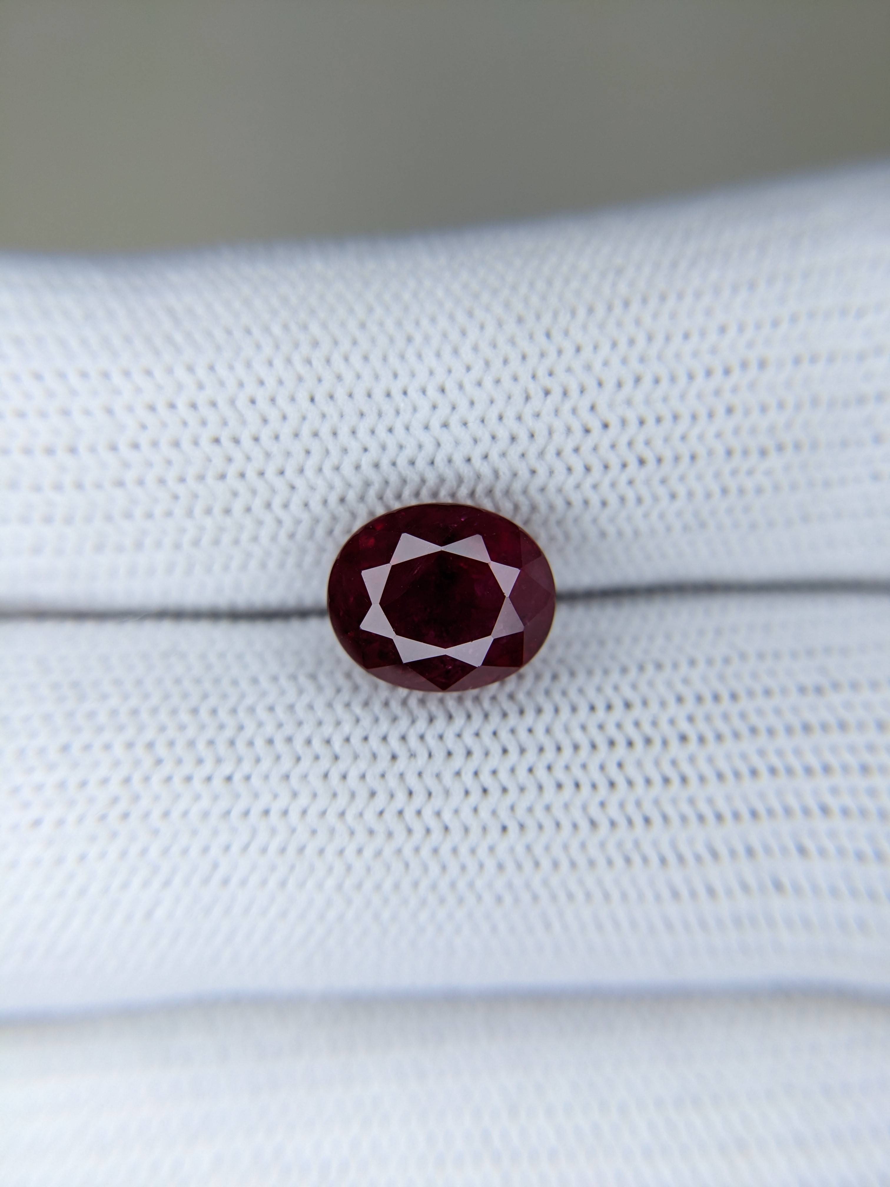 Ruby Oval: 4.09ct