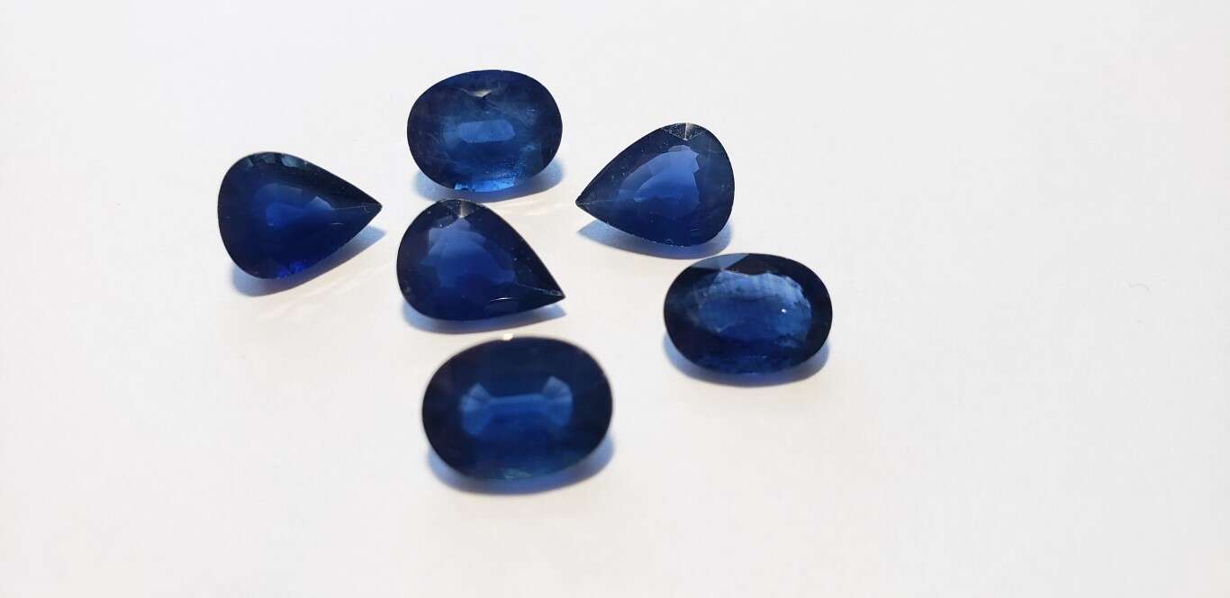 Blue Sapphire-Oval: 9mm x 7mm