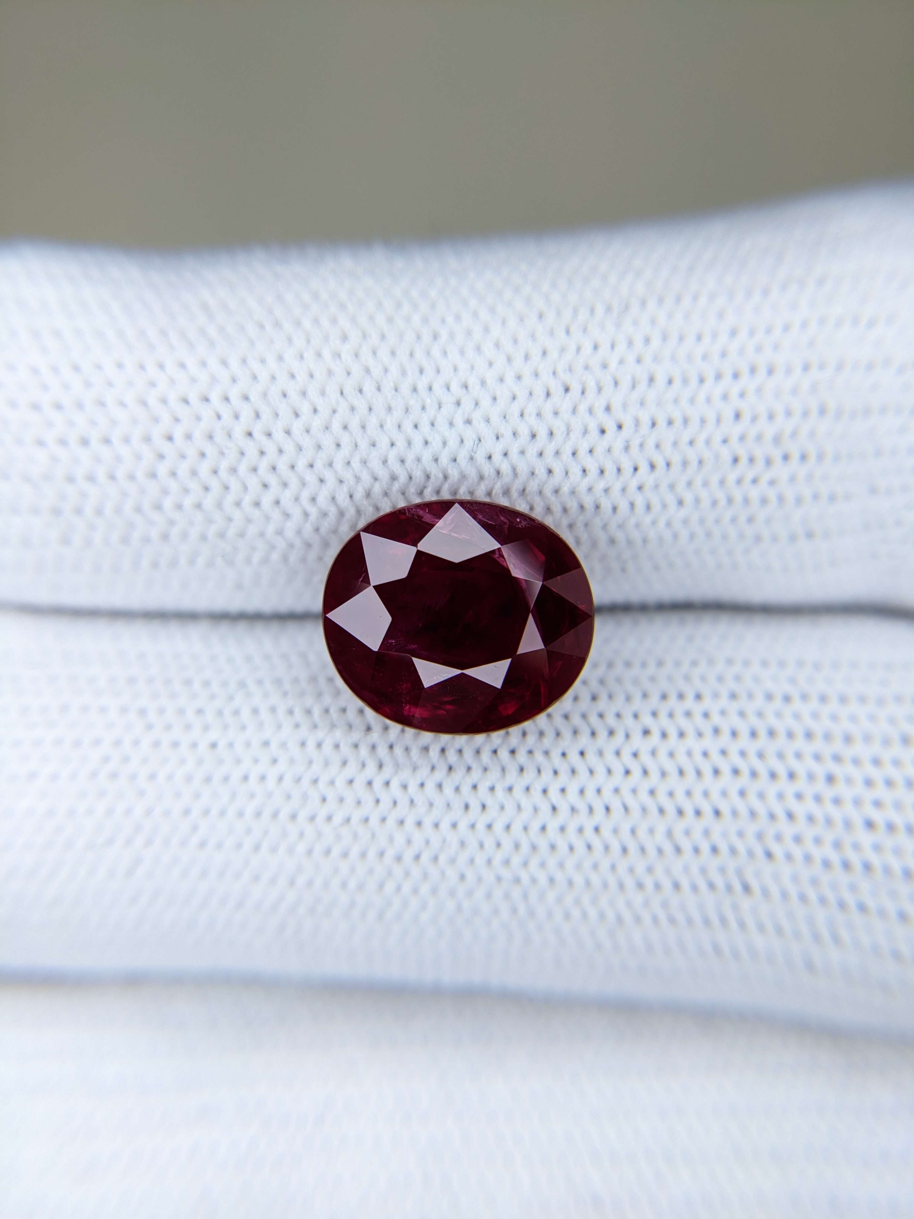Ruby Oval: 6.06ct