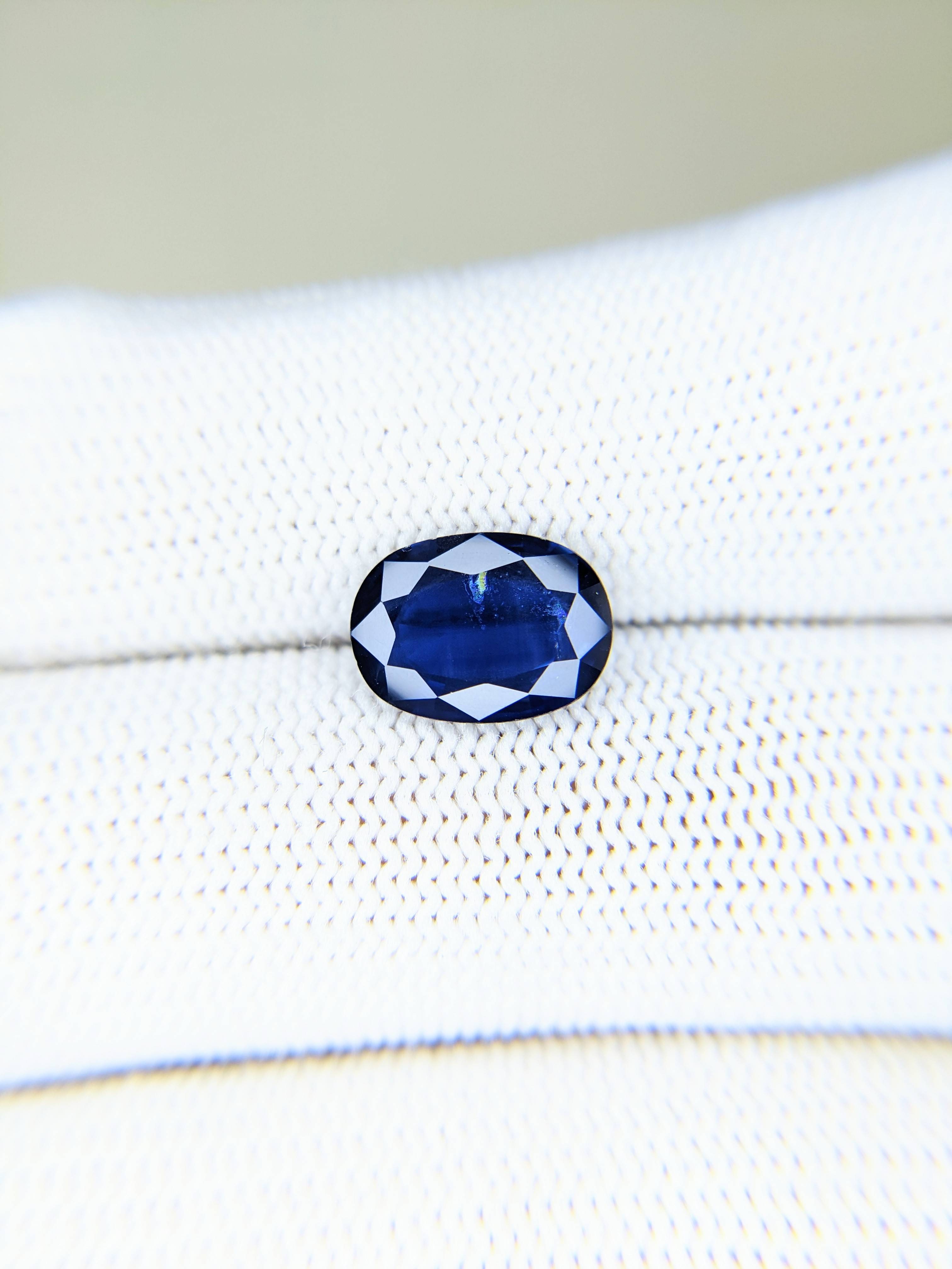 Sapphire Oval: 3.34ct