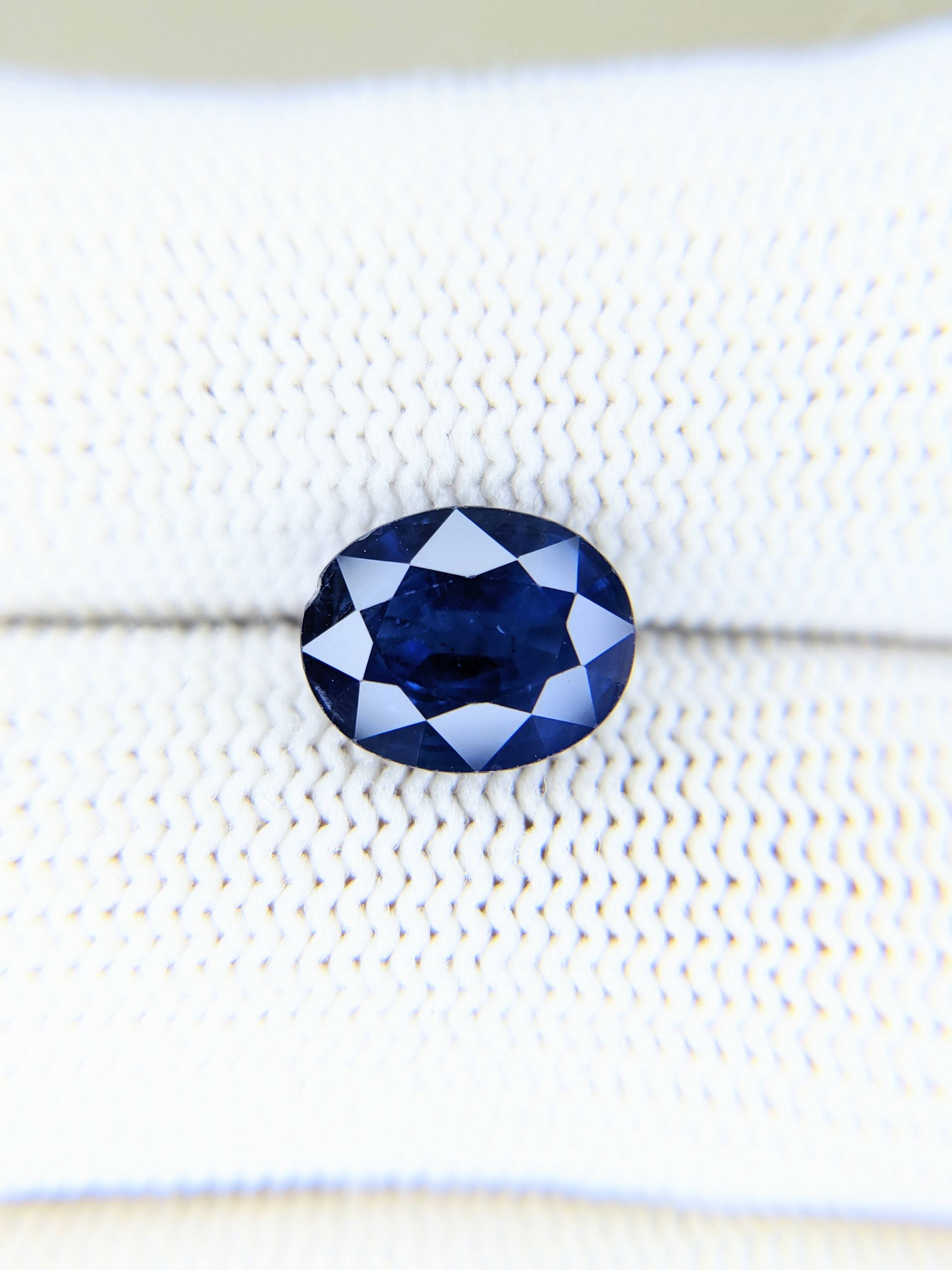 Sapphire Oval: 3.49ct