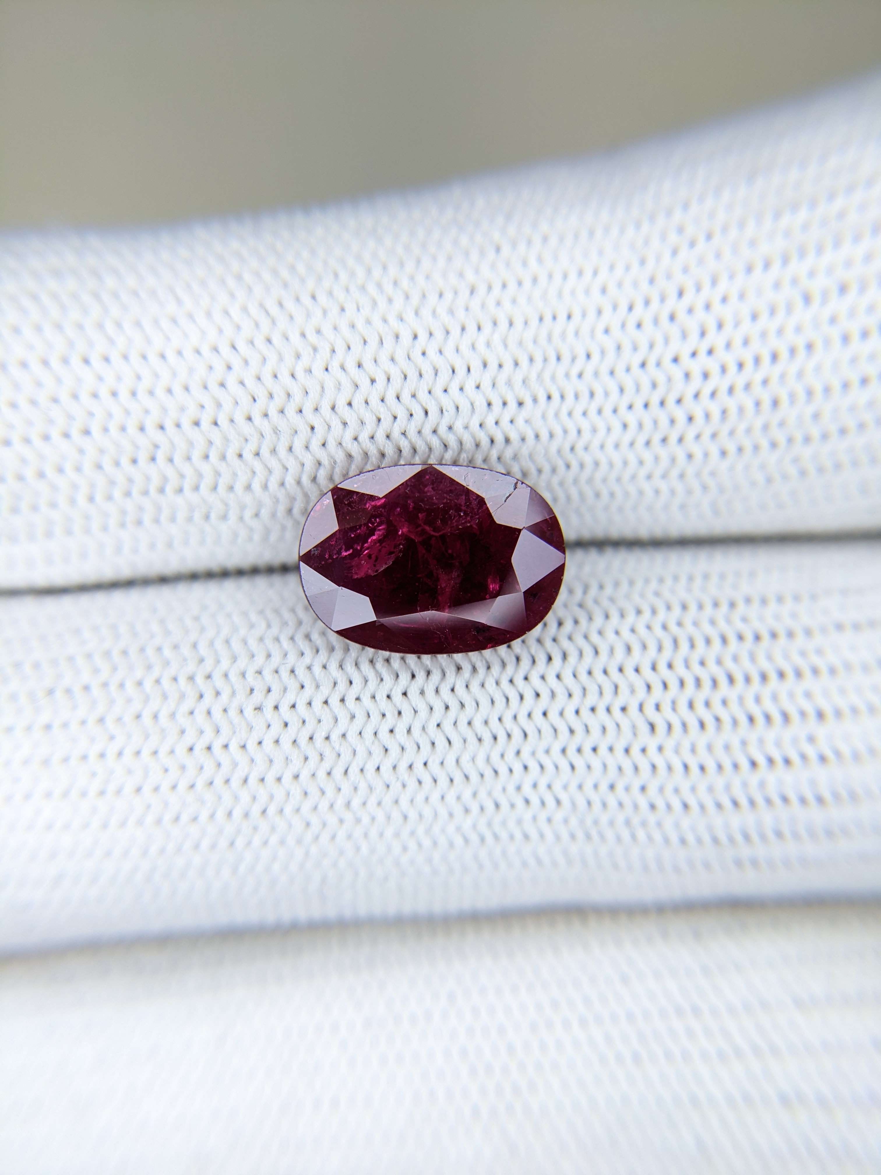Ruby Oval: 4.79ct