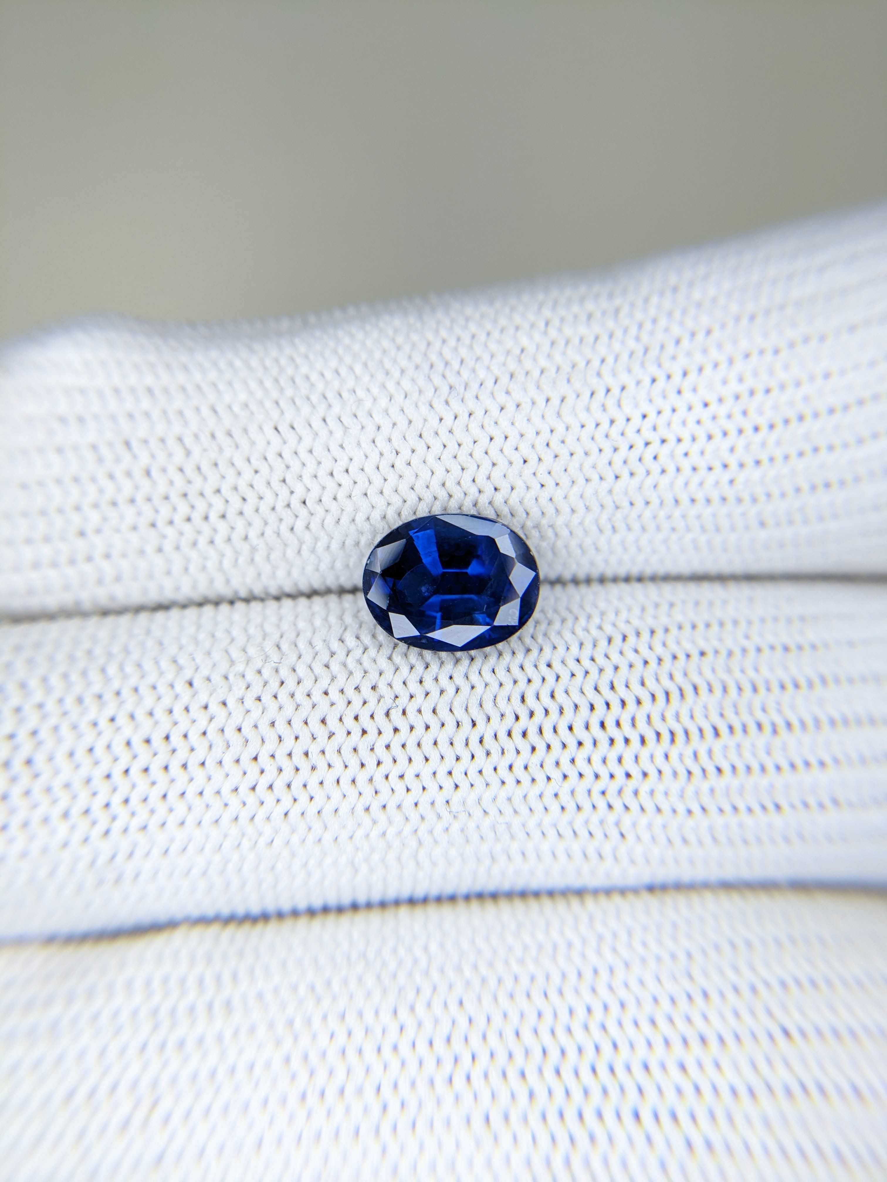 Sapphire Oval: 3.33ct