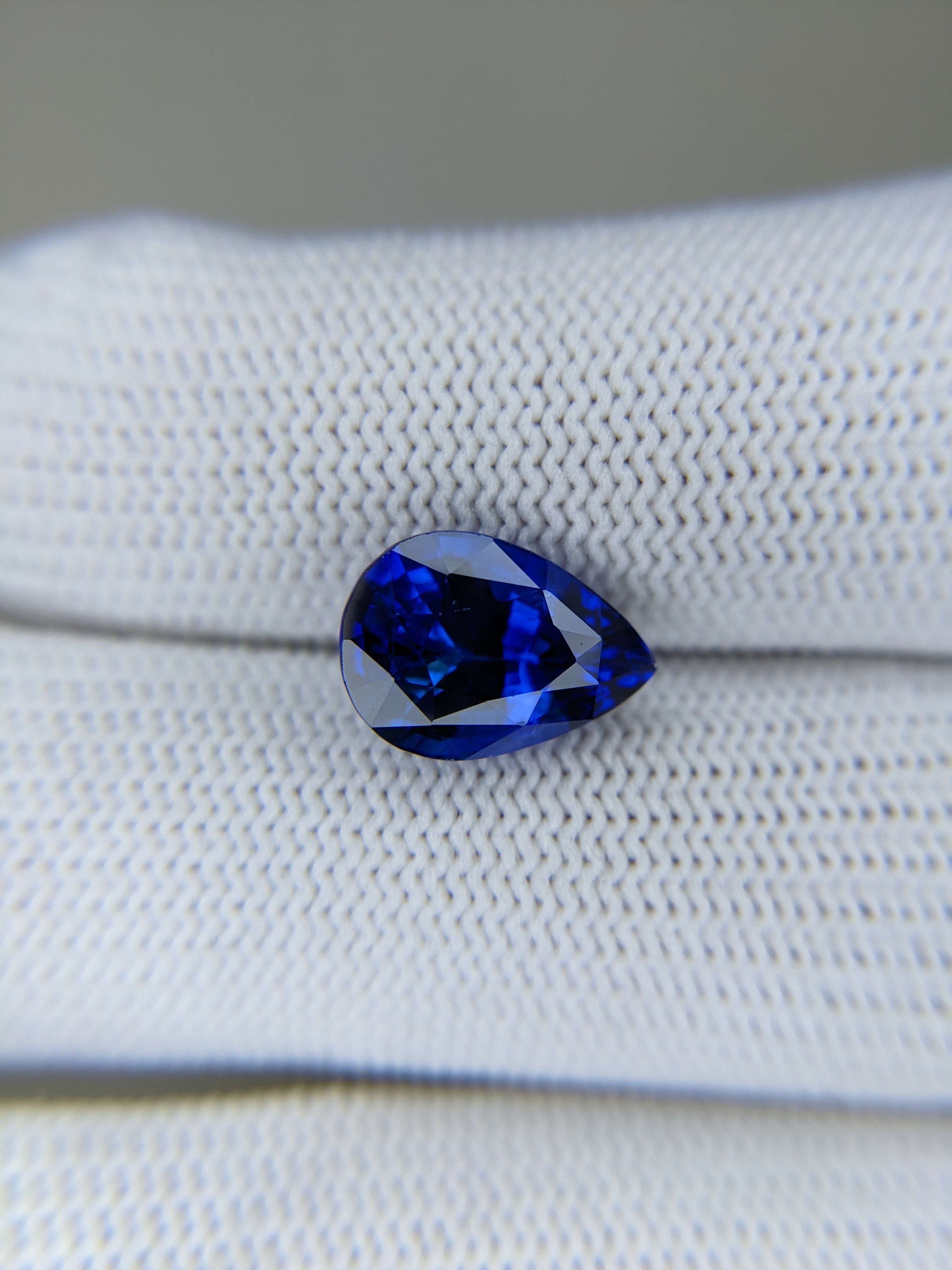 Sapphire Pear: 4.61ct