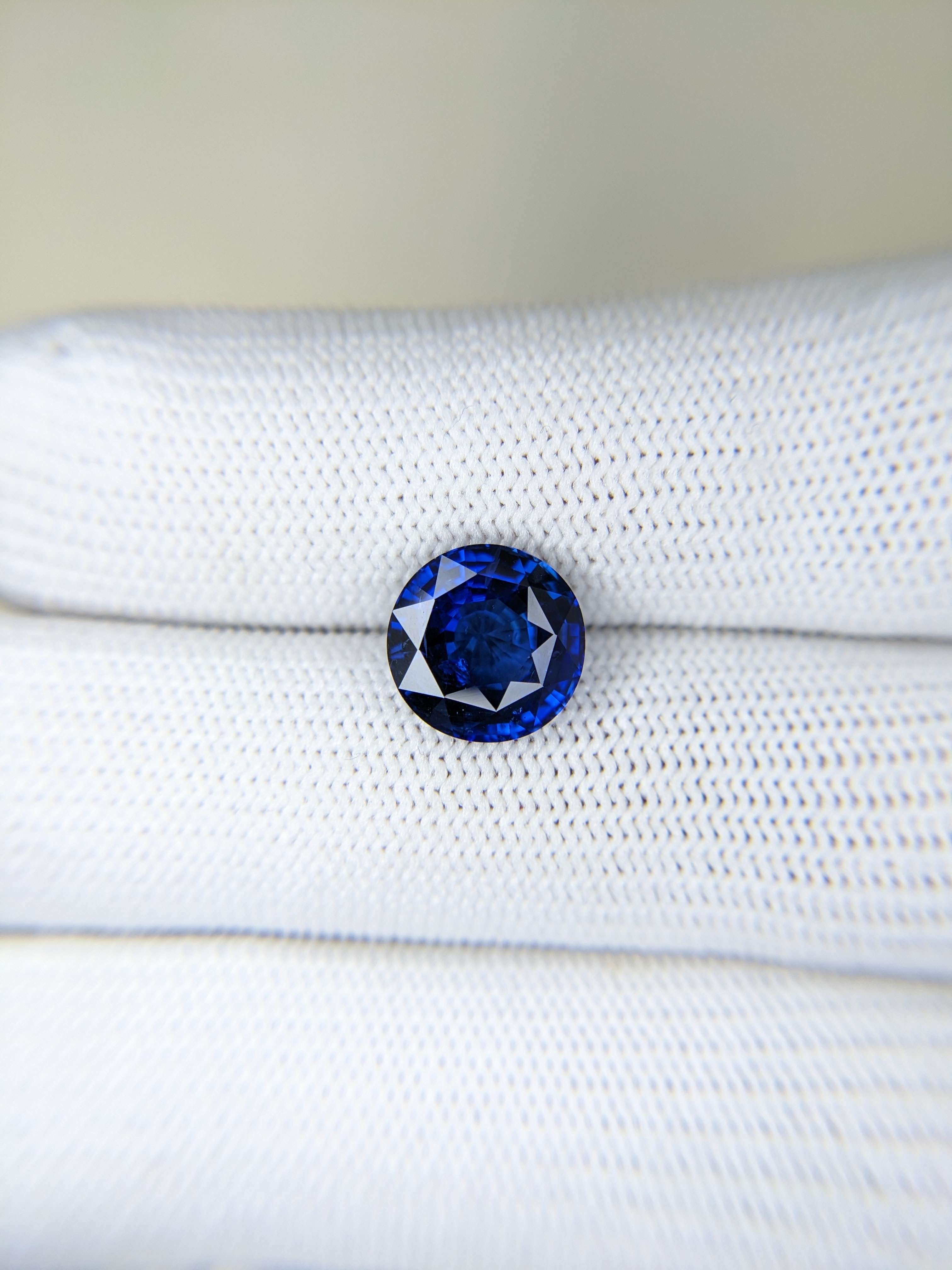 Sapphire Round: 4.36ct