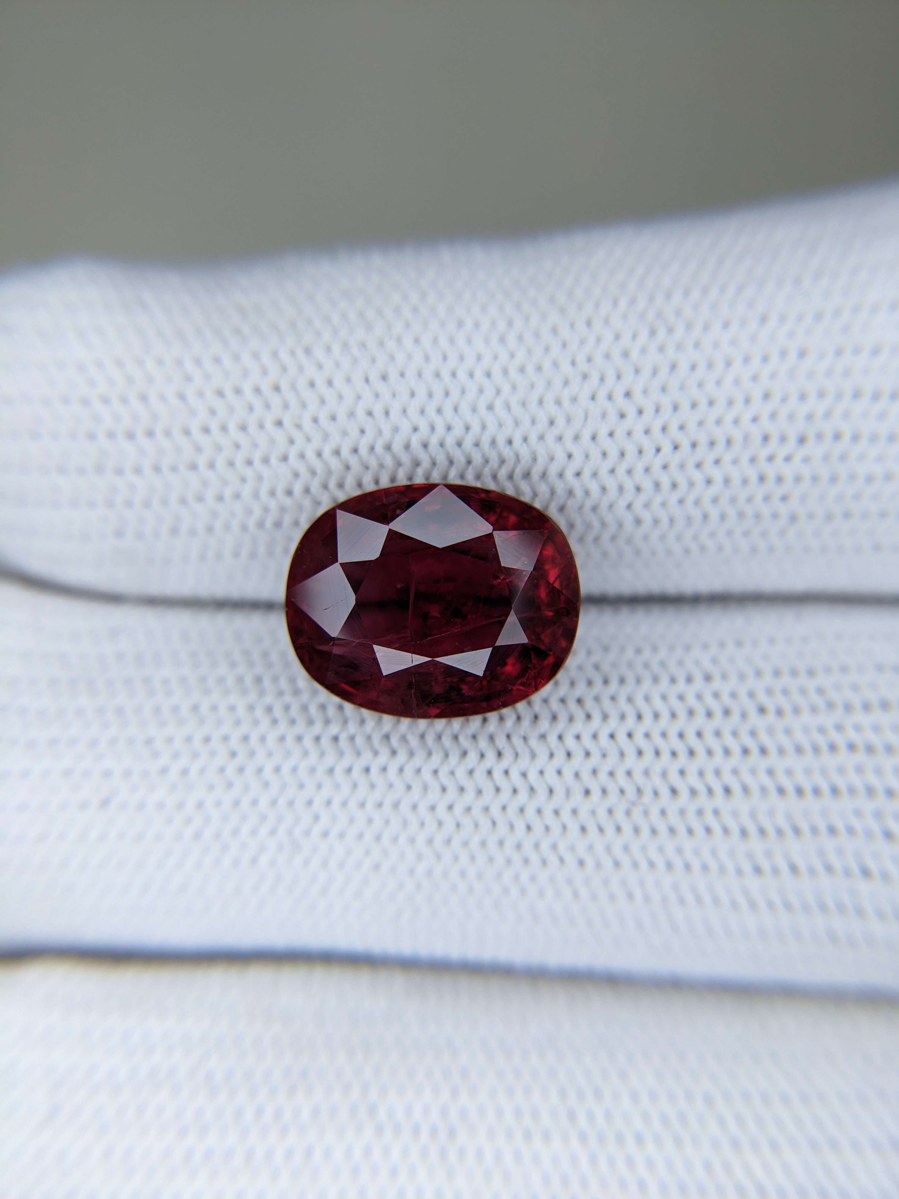 Ruby Oval: 7.09ct