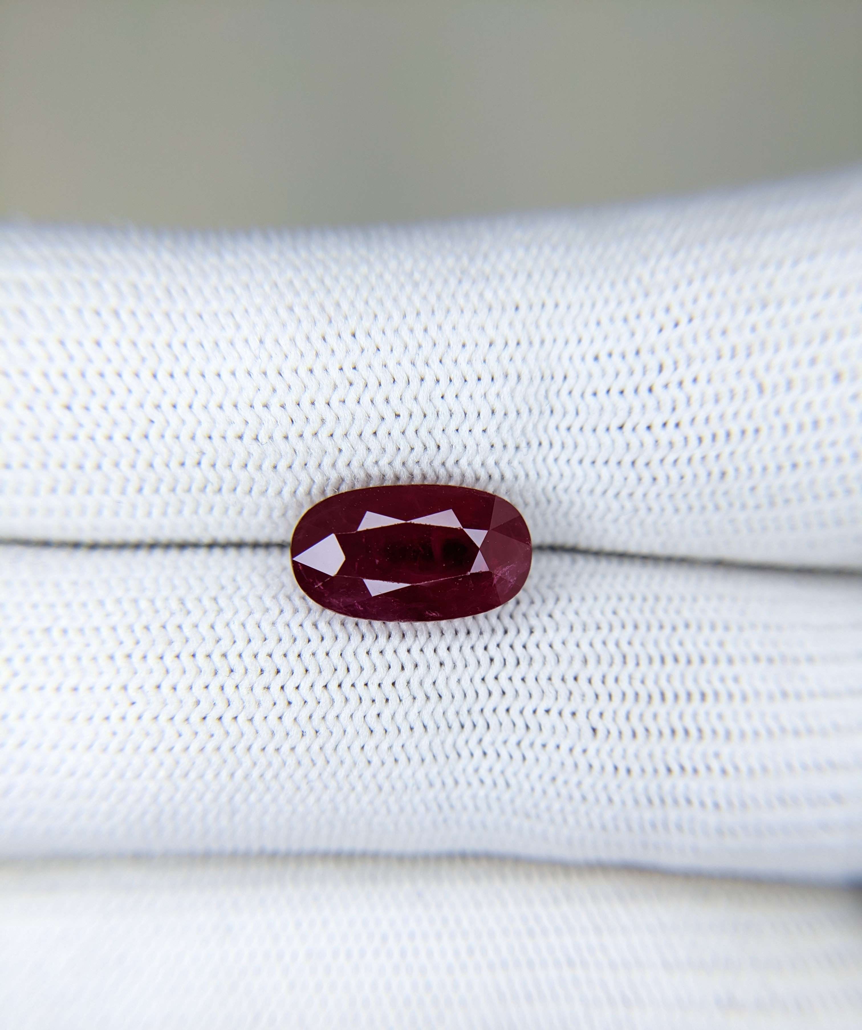 Ruby Oval: 4.71ct