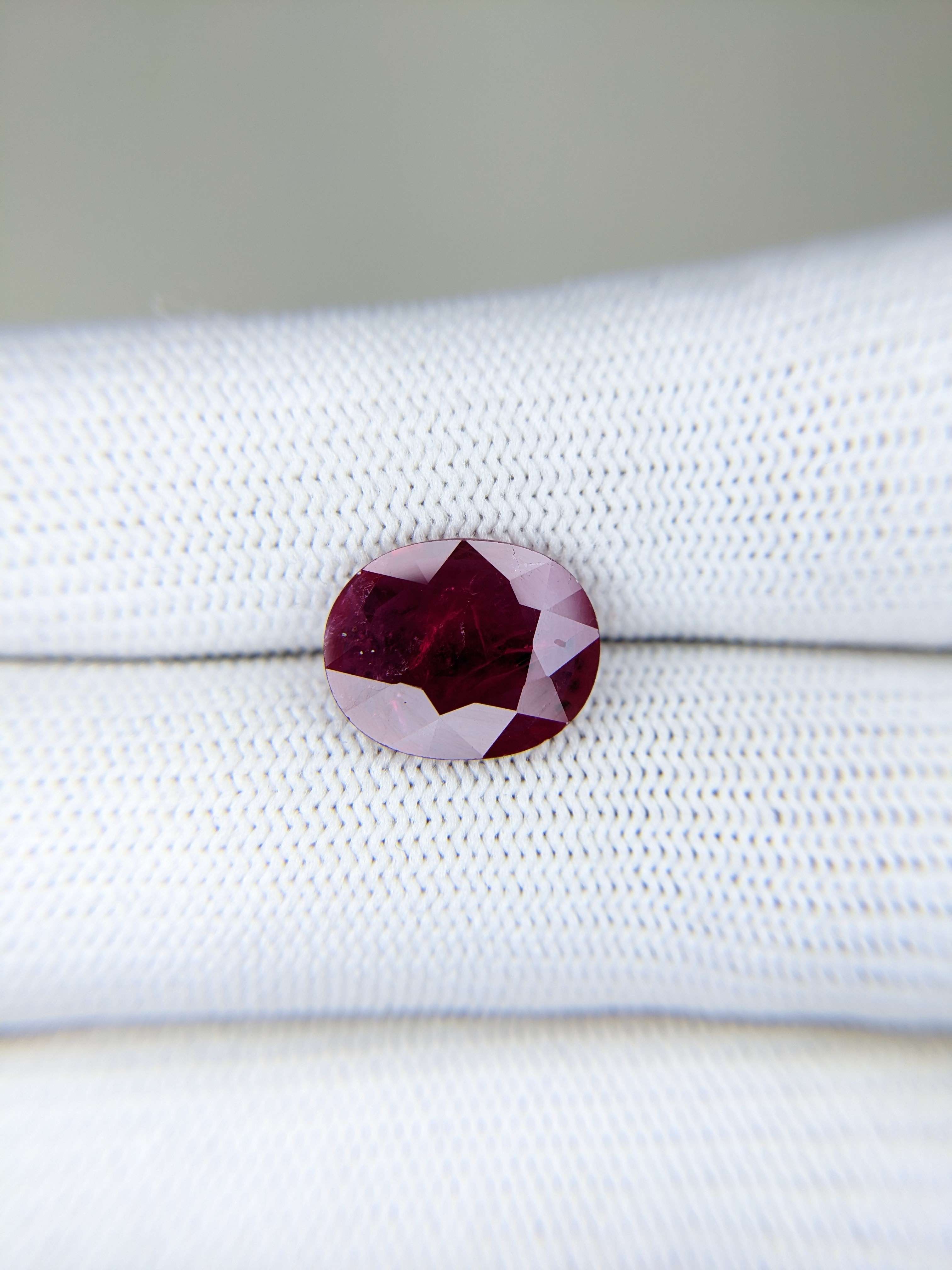 Ruby Oval: 4.03ct