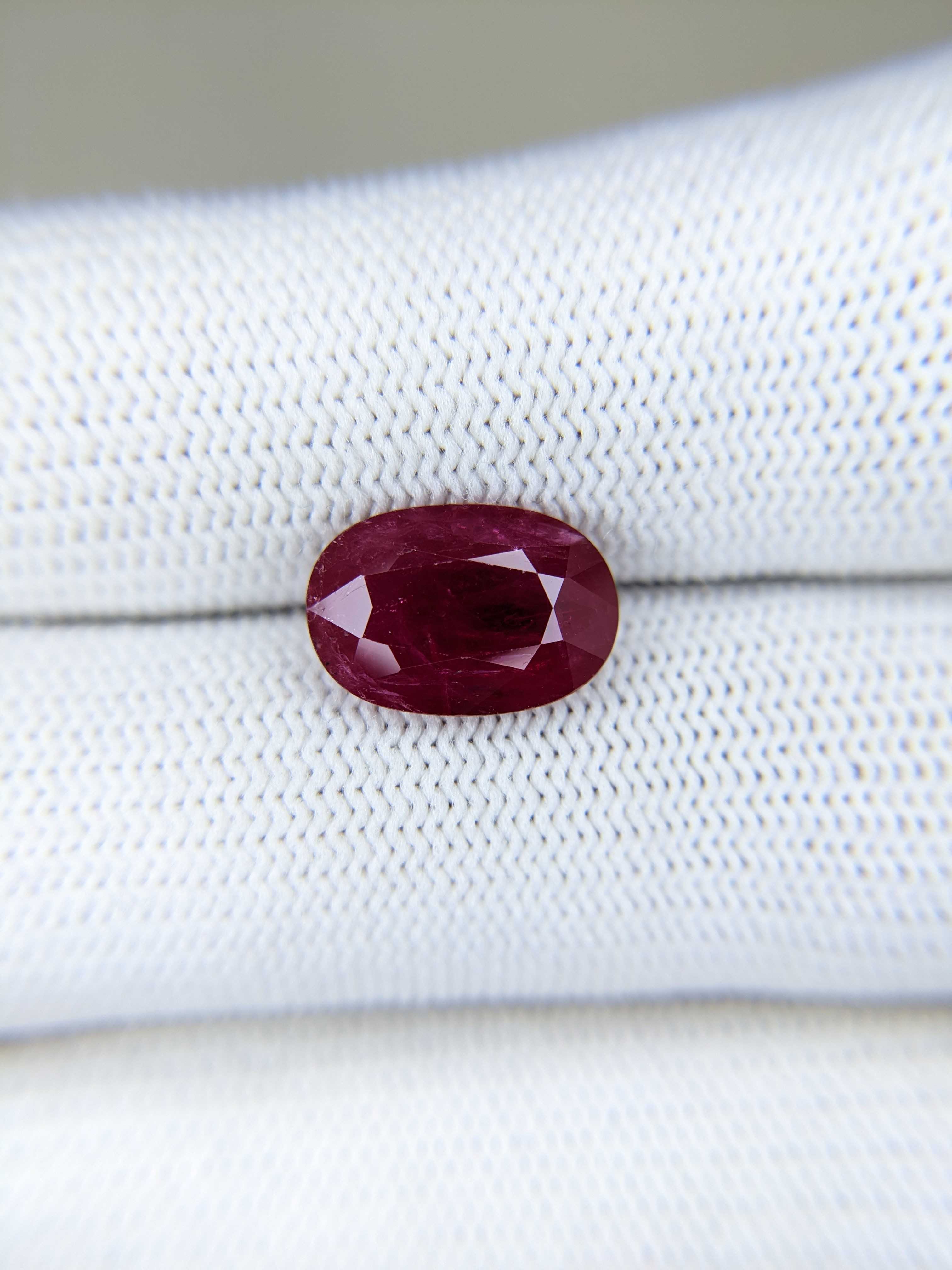 Ruby Oval: 4.18ct