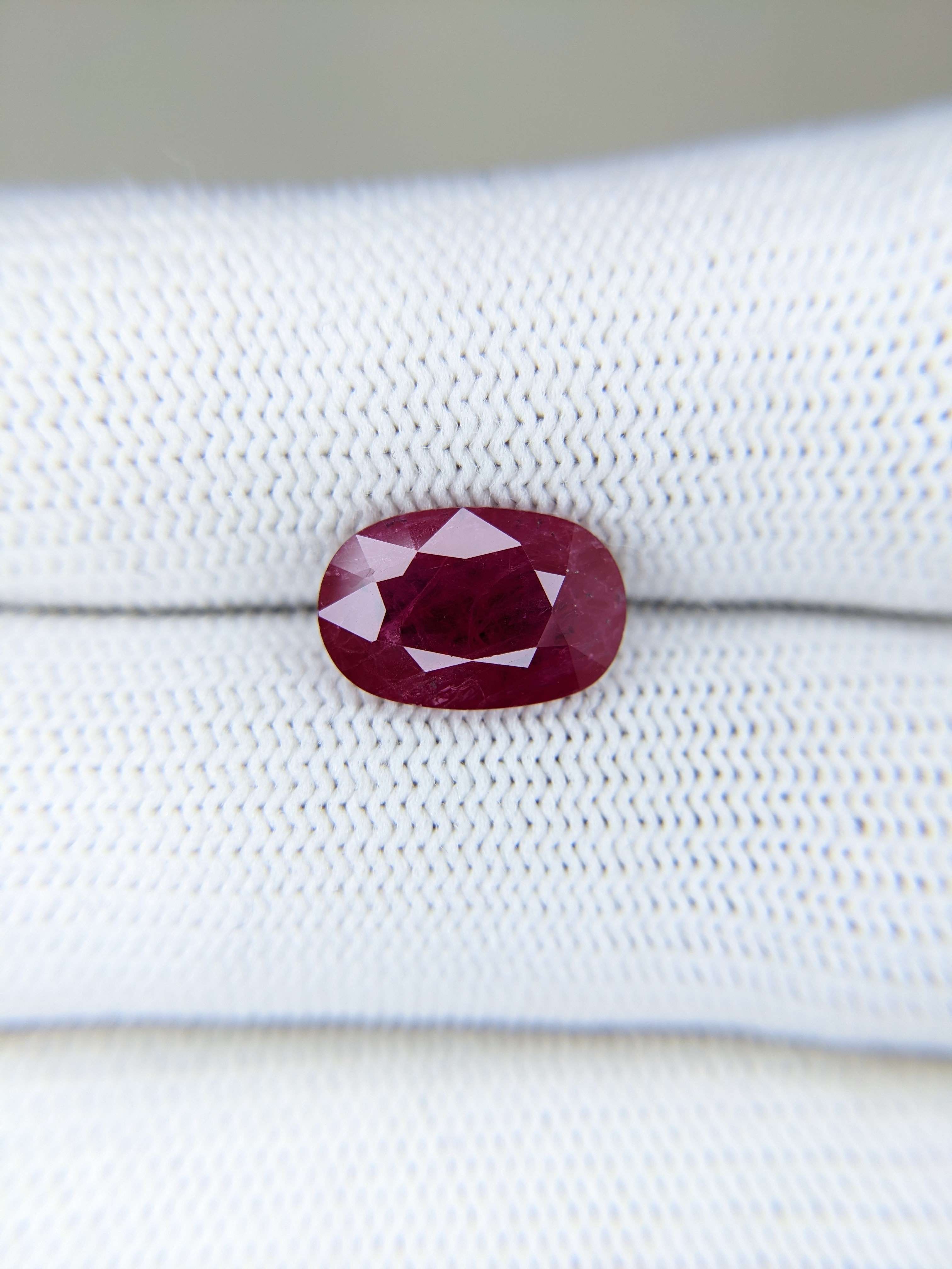 Ruby Oval: 3.62ct