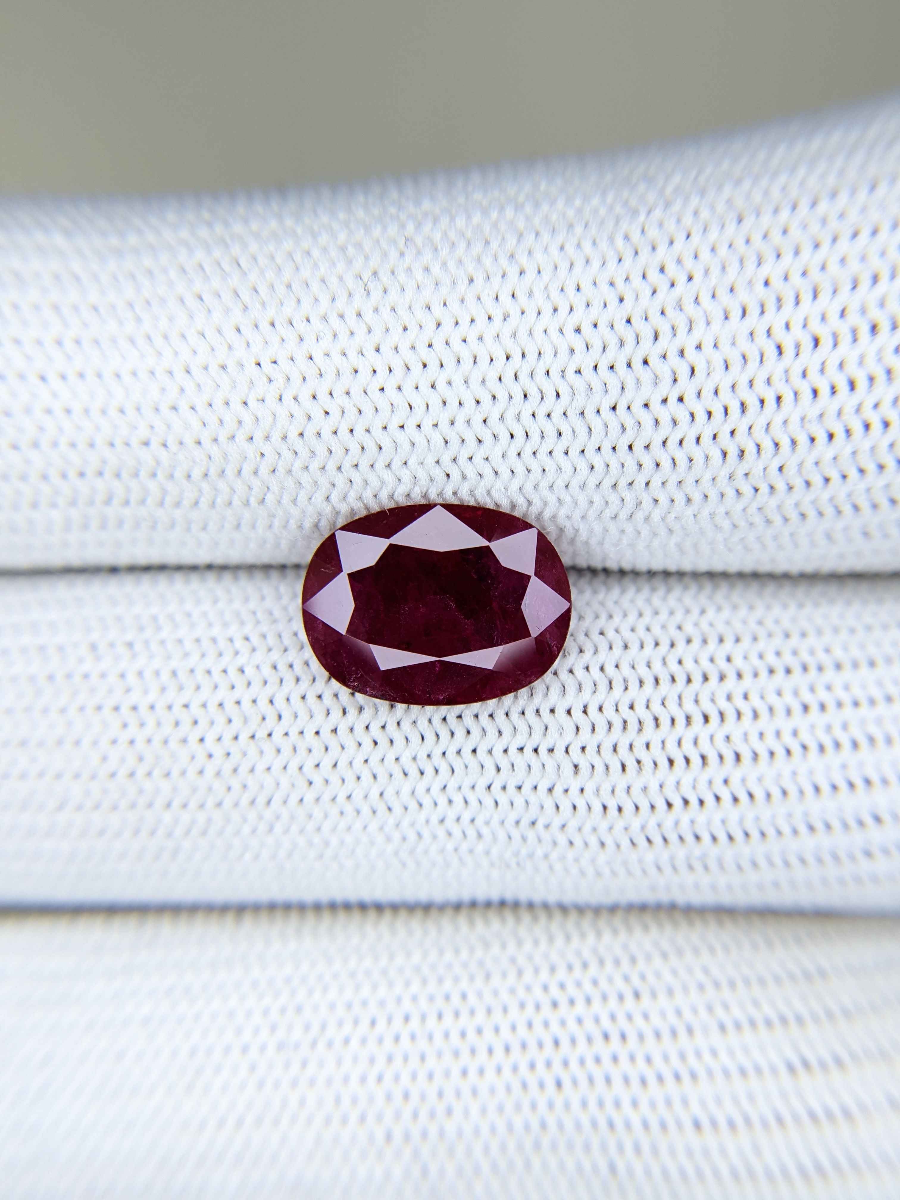 RUBY Oval: 4.00ct
