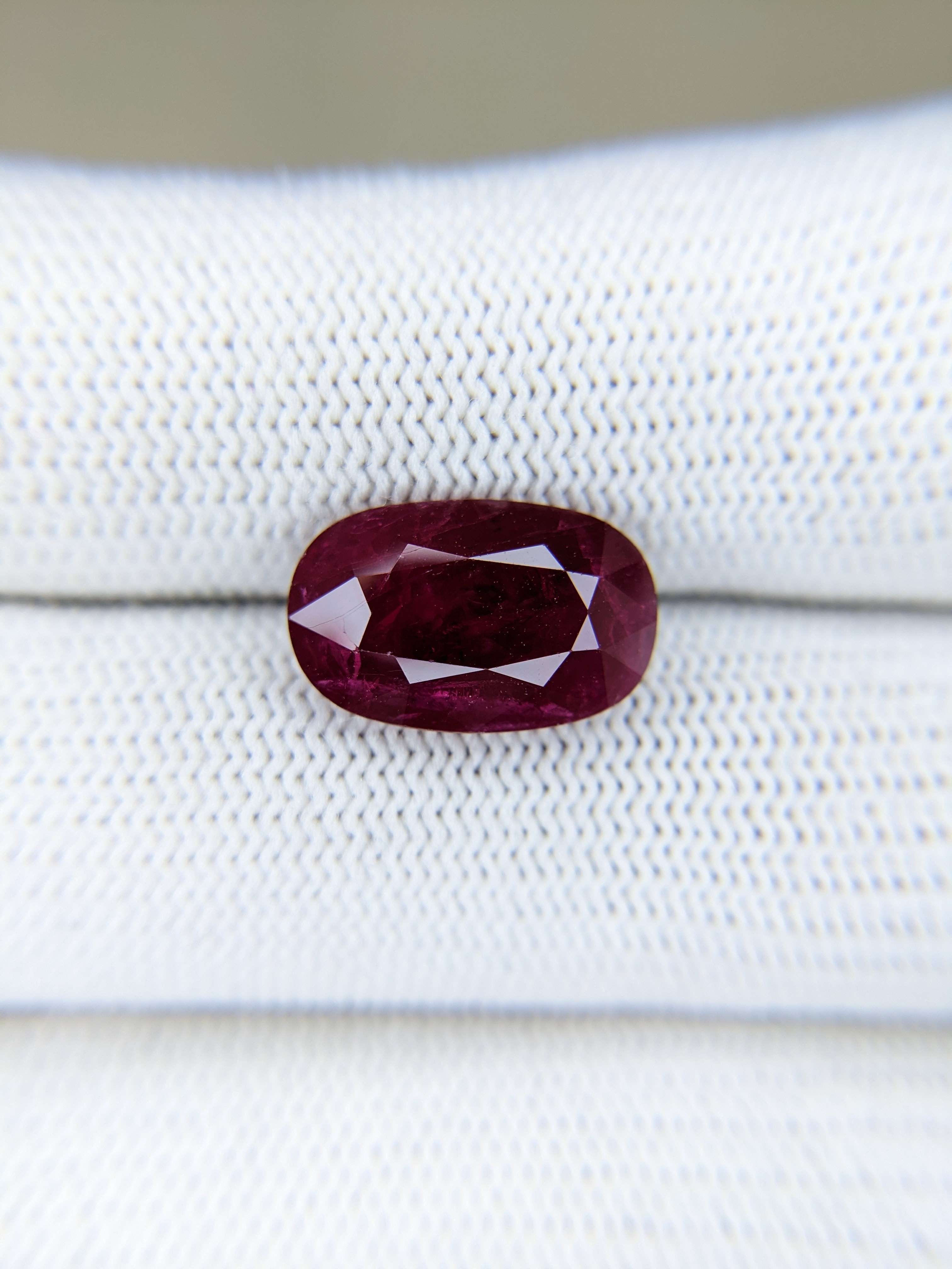 Ruby Oval: 6.18ct