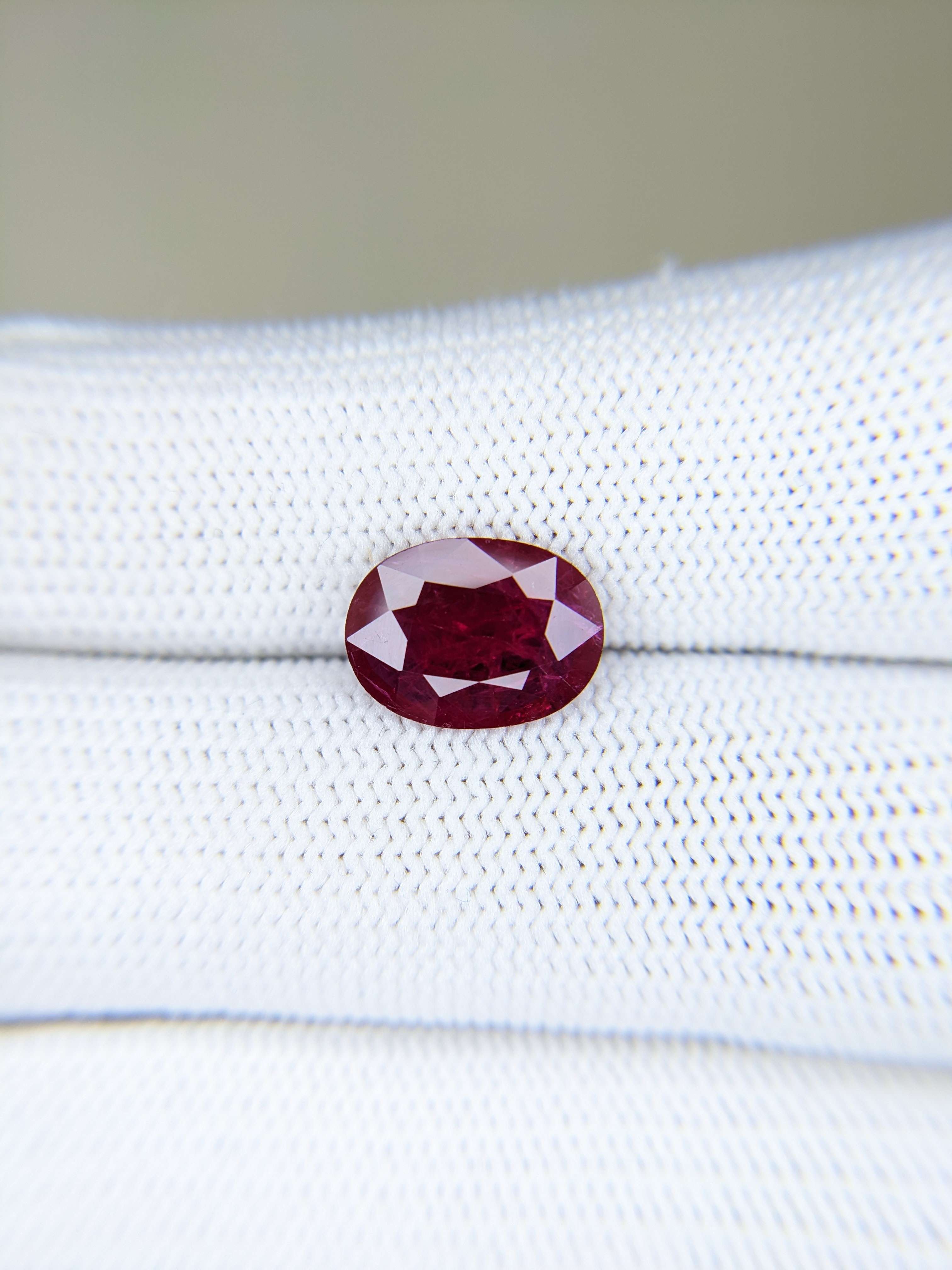 RUBY Oval: 3.00ct