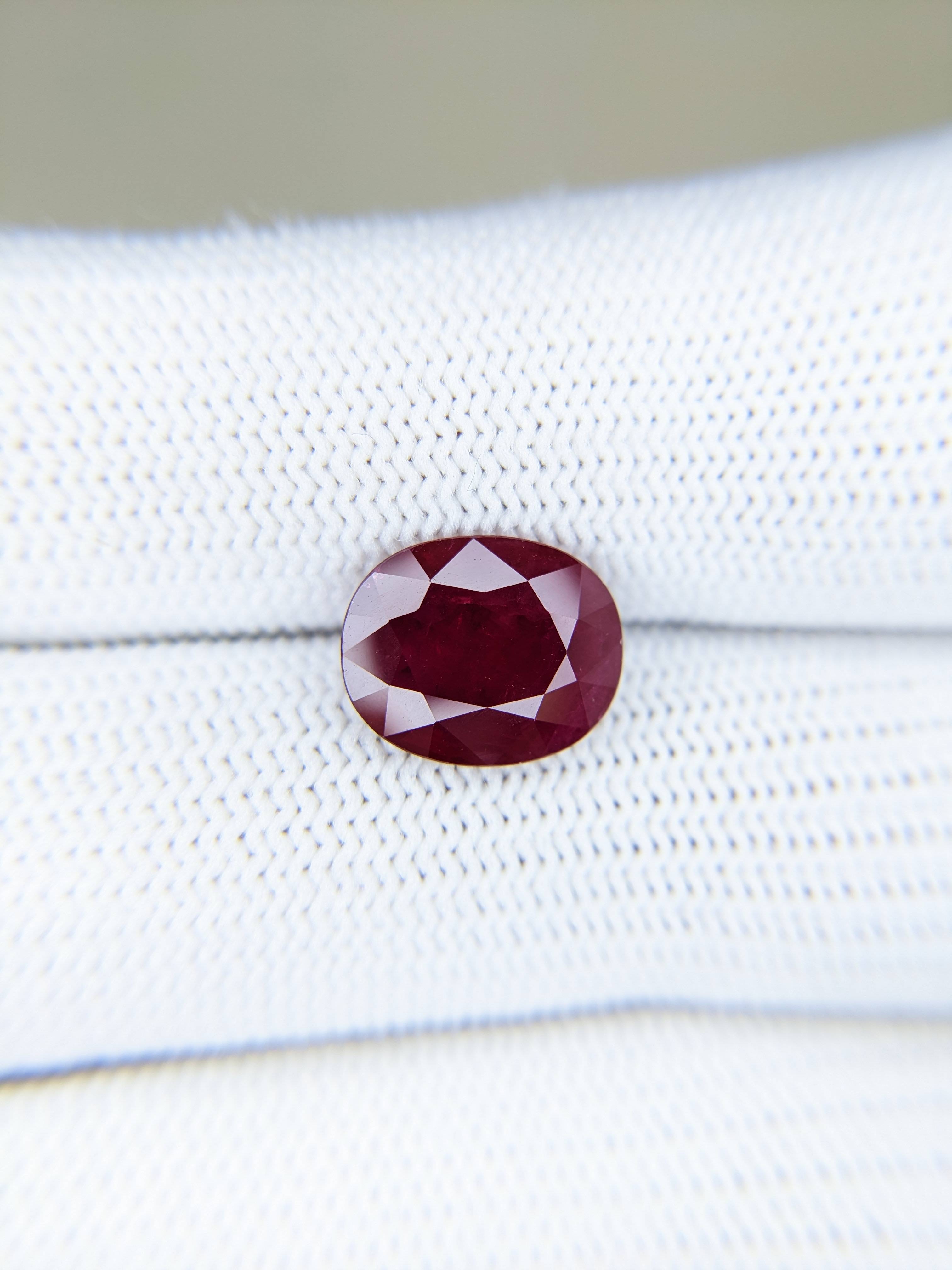 RUBY Oval: 3.62ct