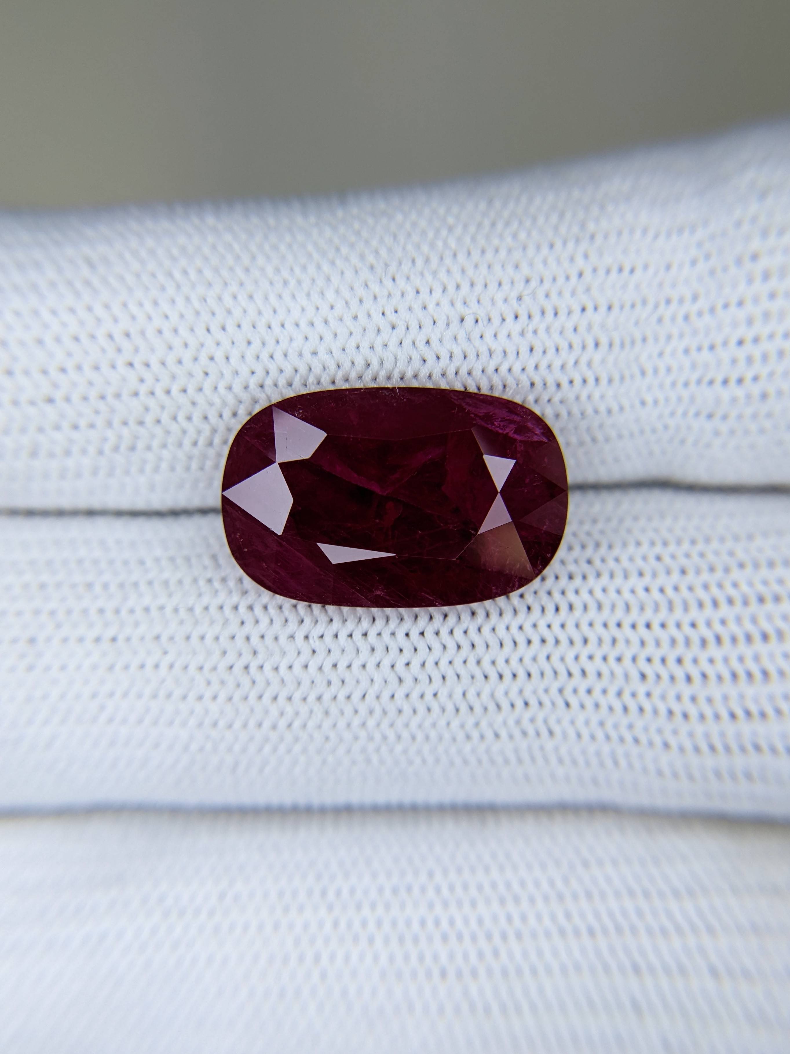 Ruby Oval: 10.79ct