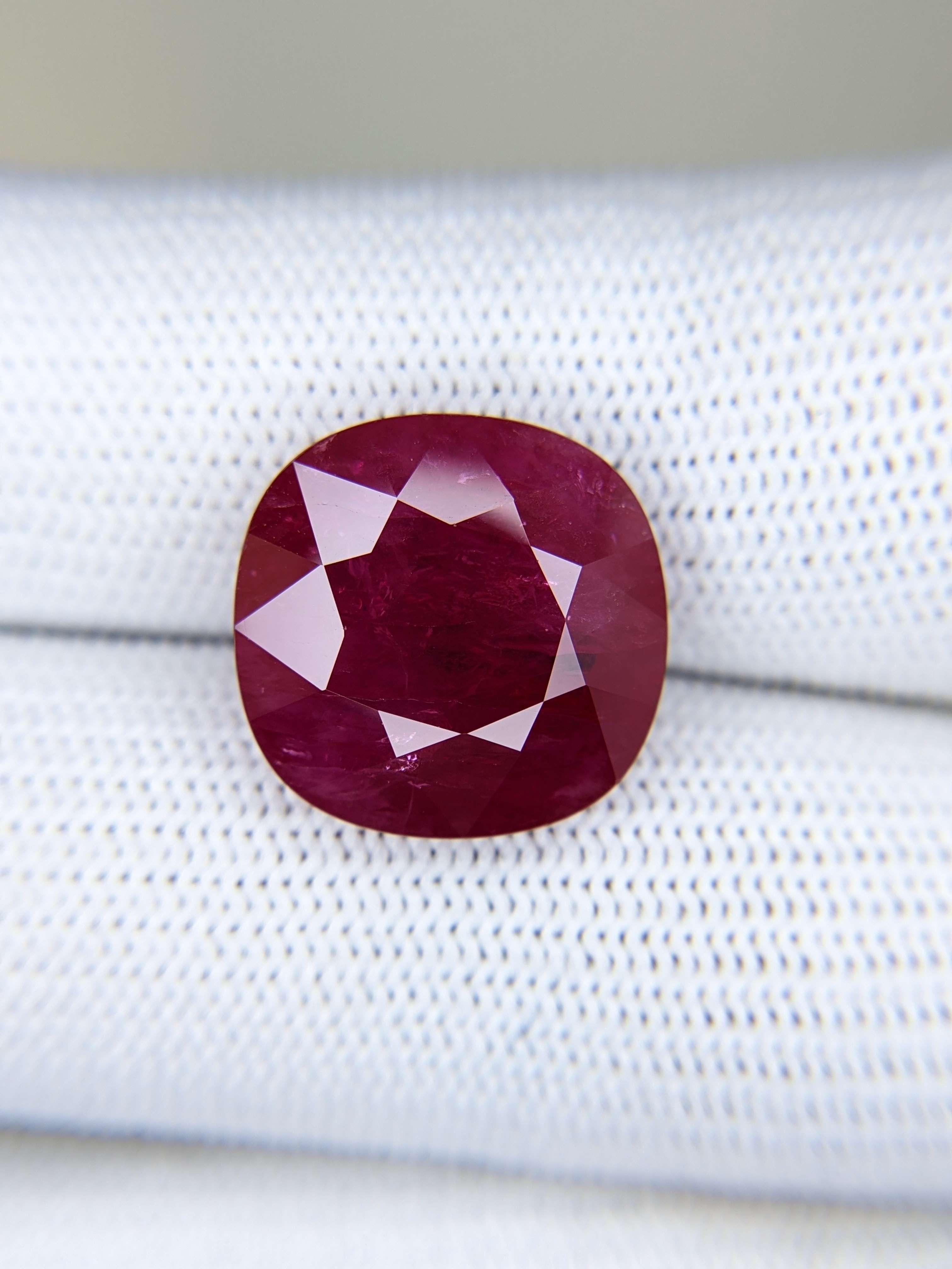 Ruby Oval: 12.8ct