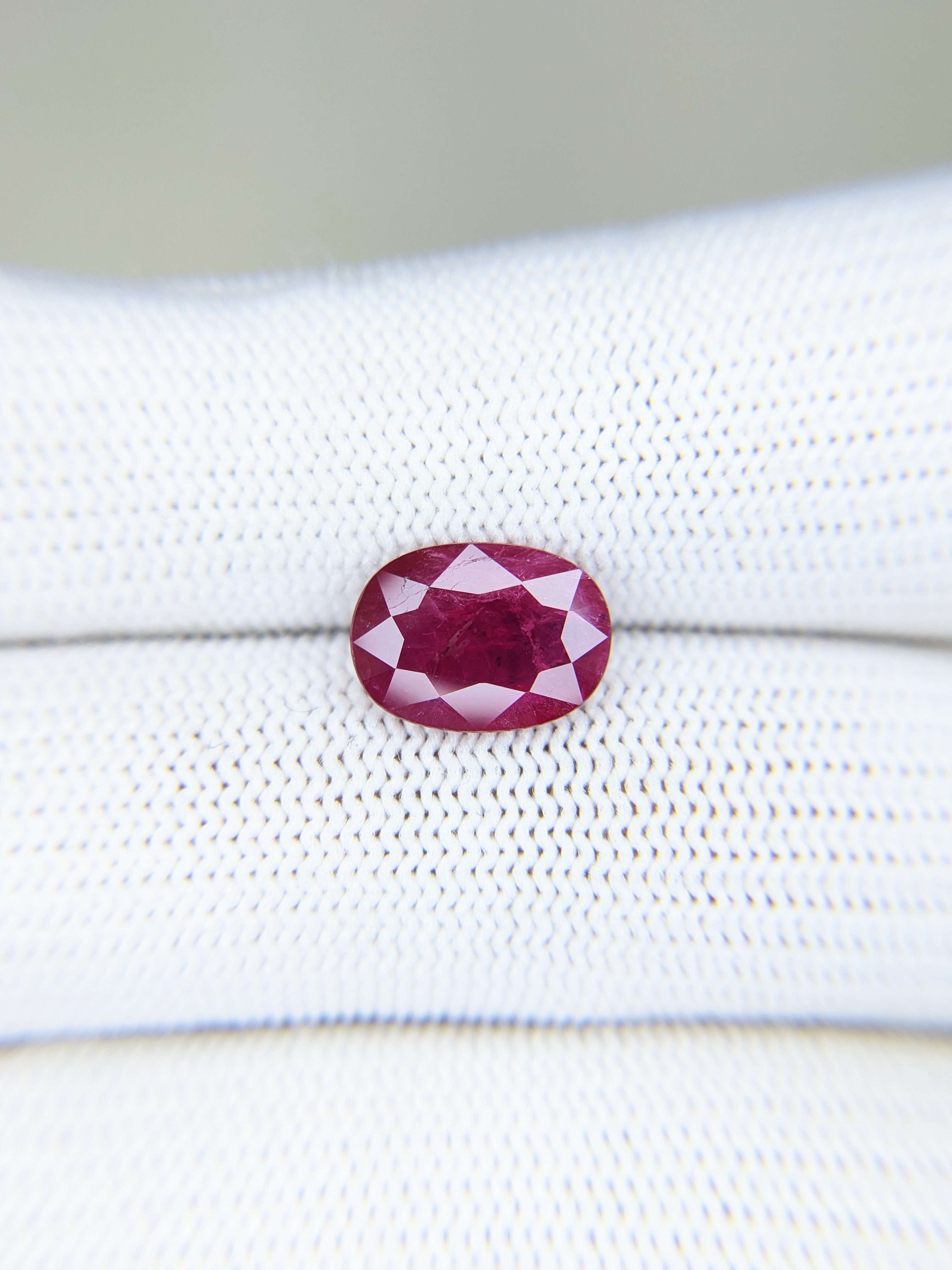RUBY Oval: 3.34ct