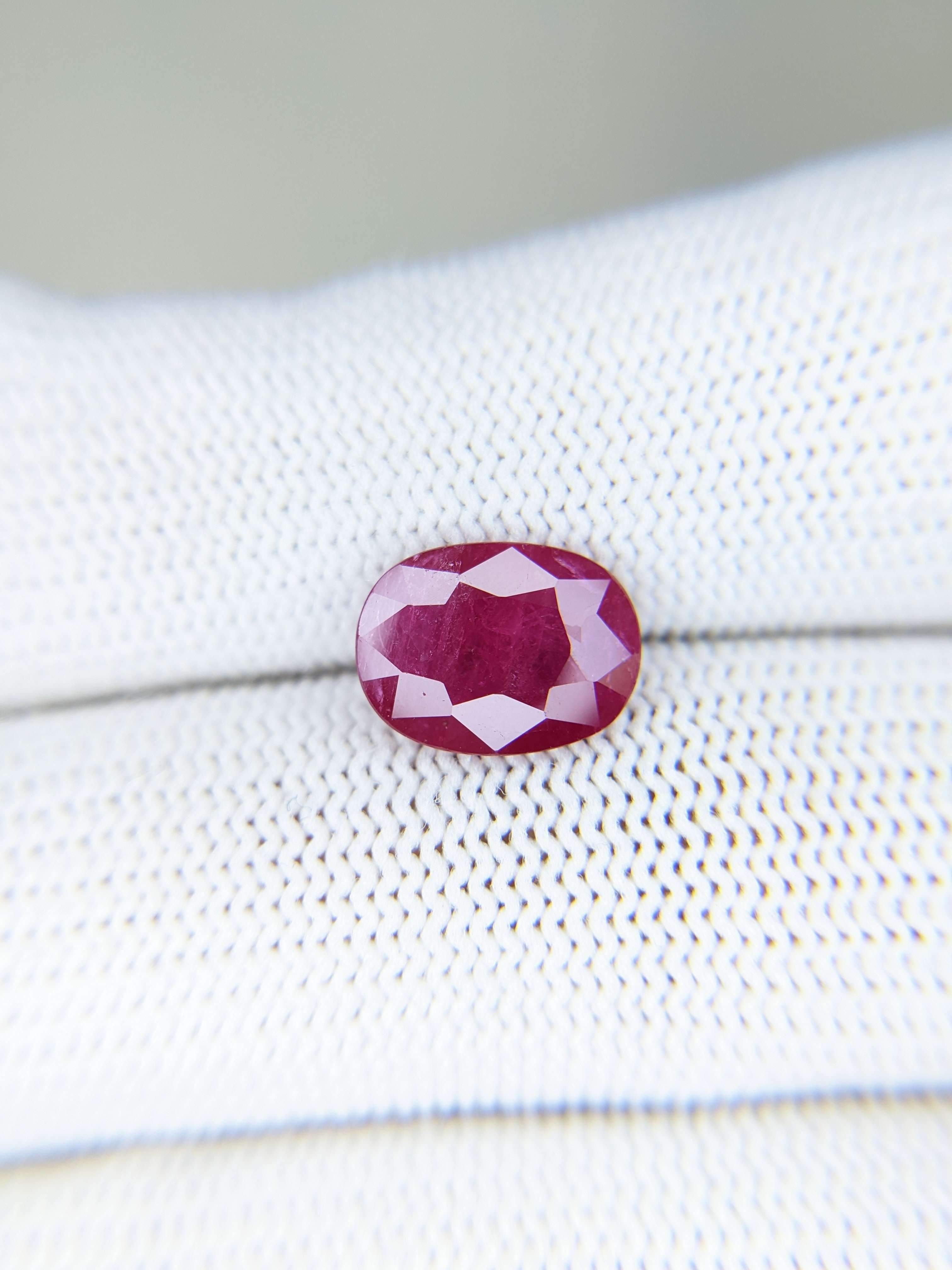 RUBY Oval: 3.41ct