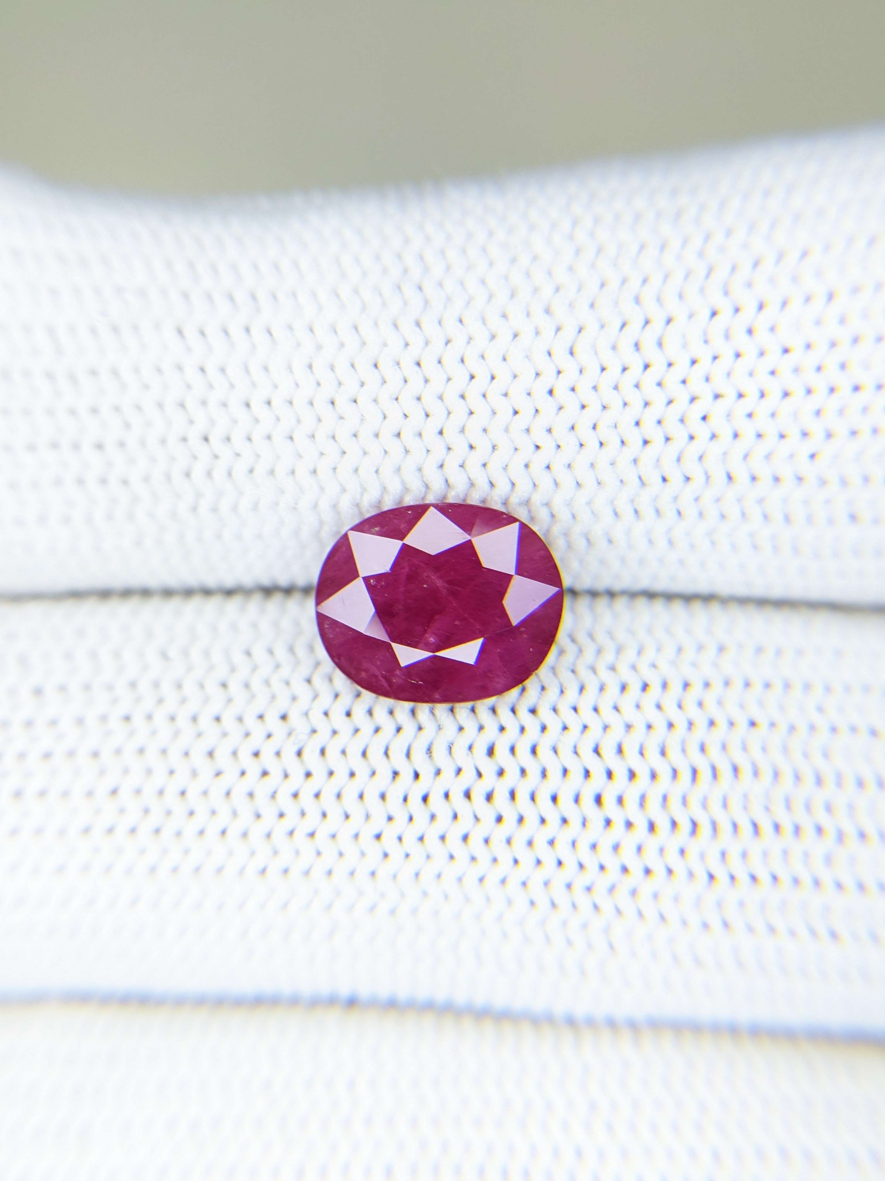 RUBY Oval: 2.92ct
