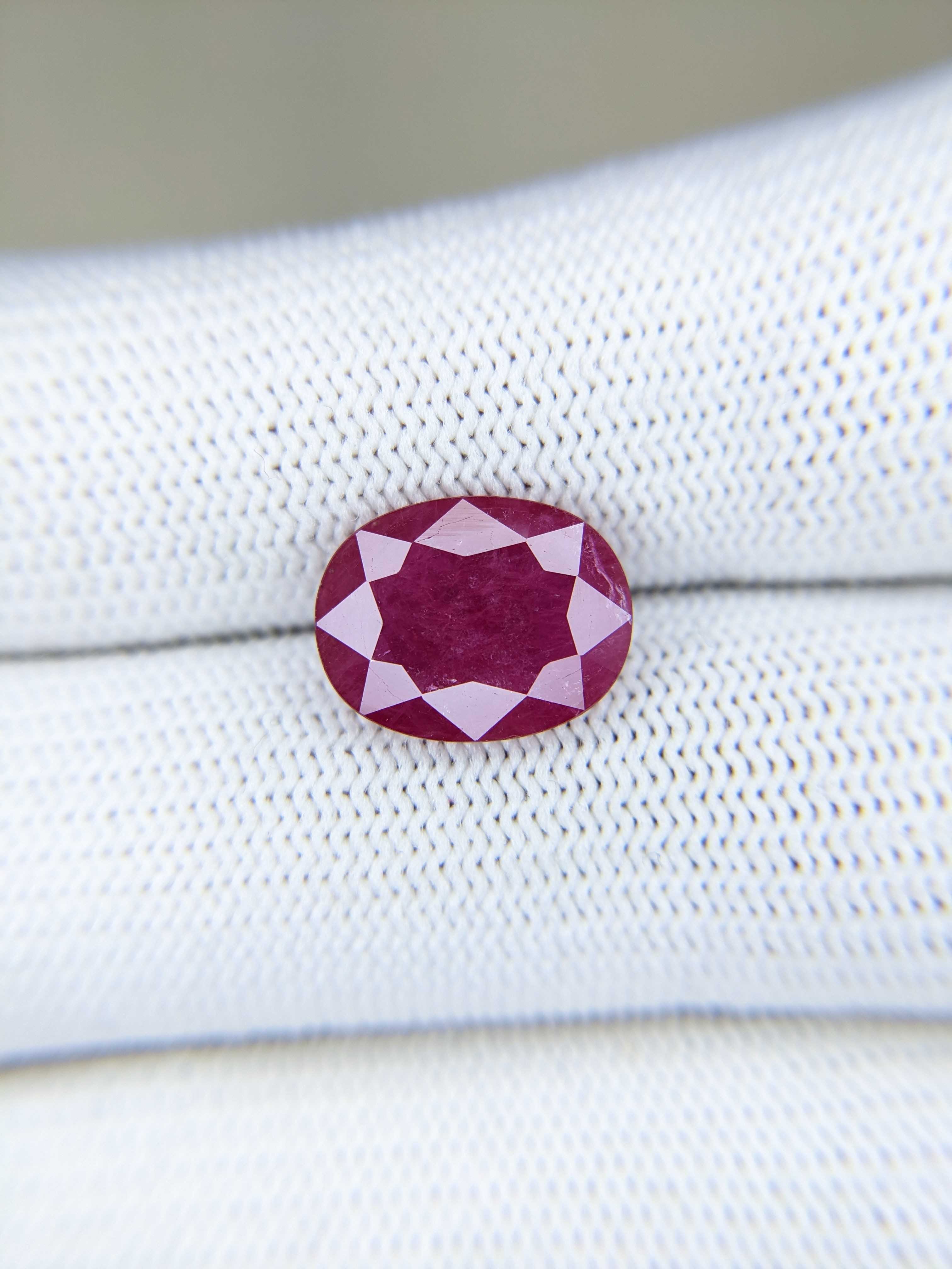 Ruby Oval: 5.01ct
